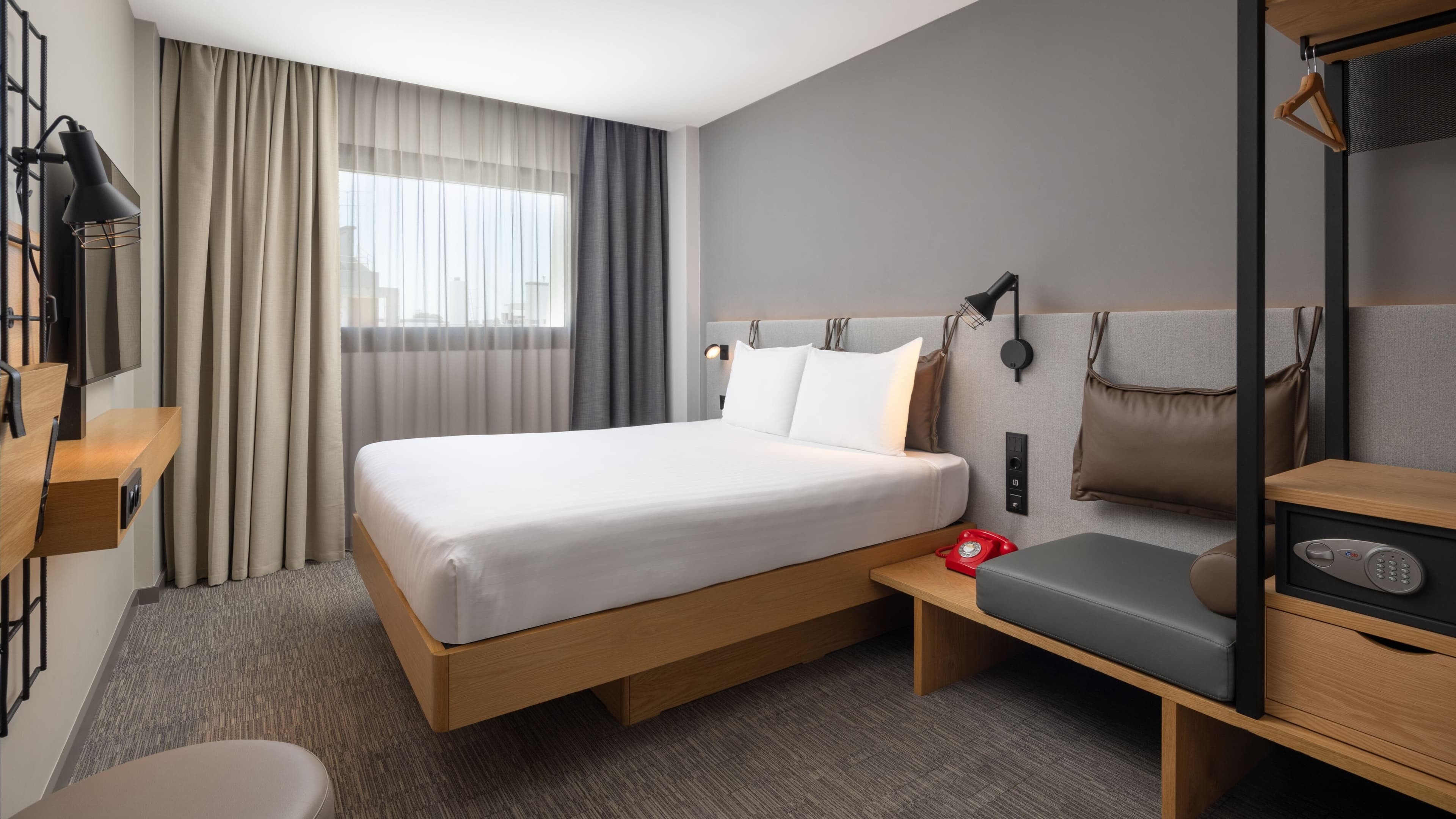 Moxy Sleeper - Image 1