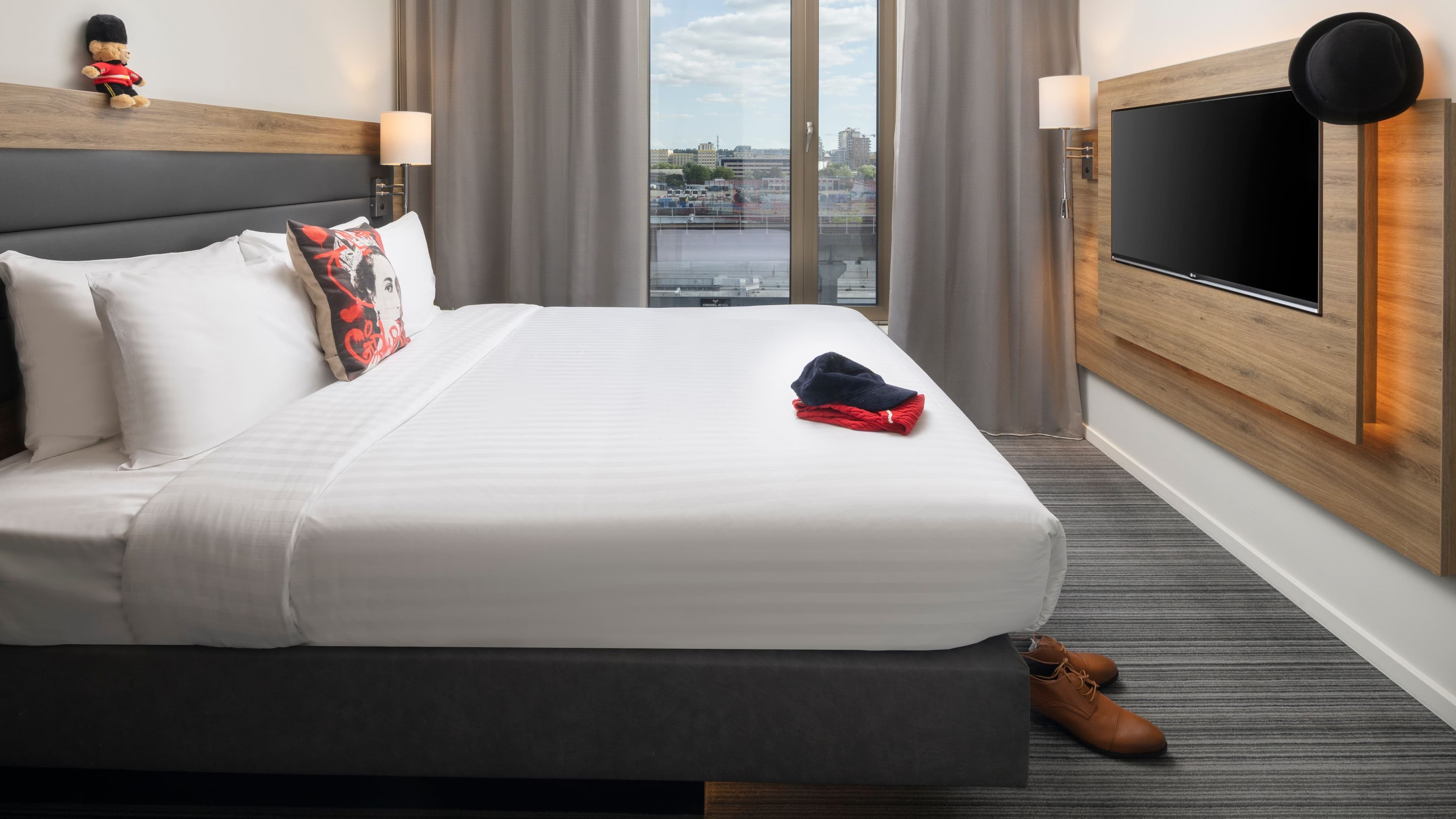 Moxy Queen Sleeper - Image 17