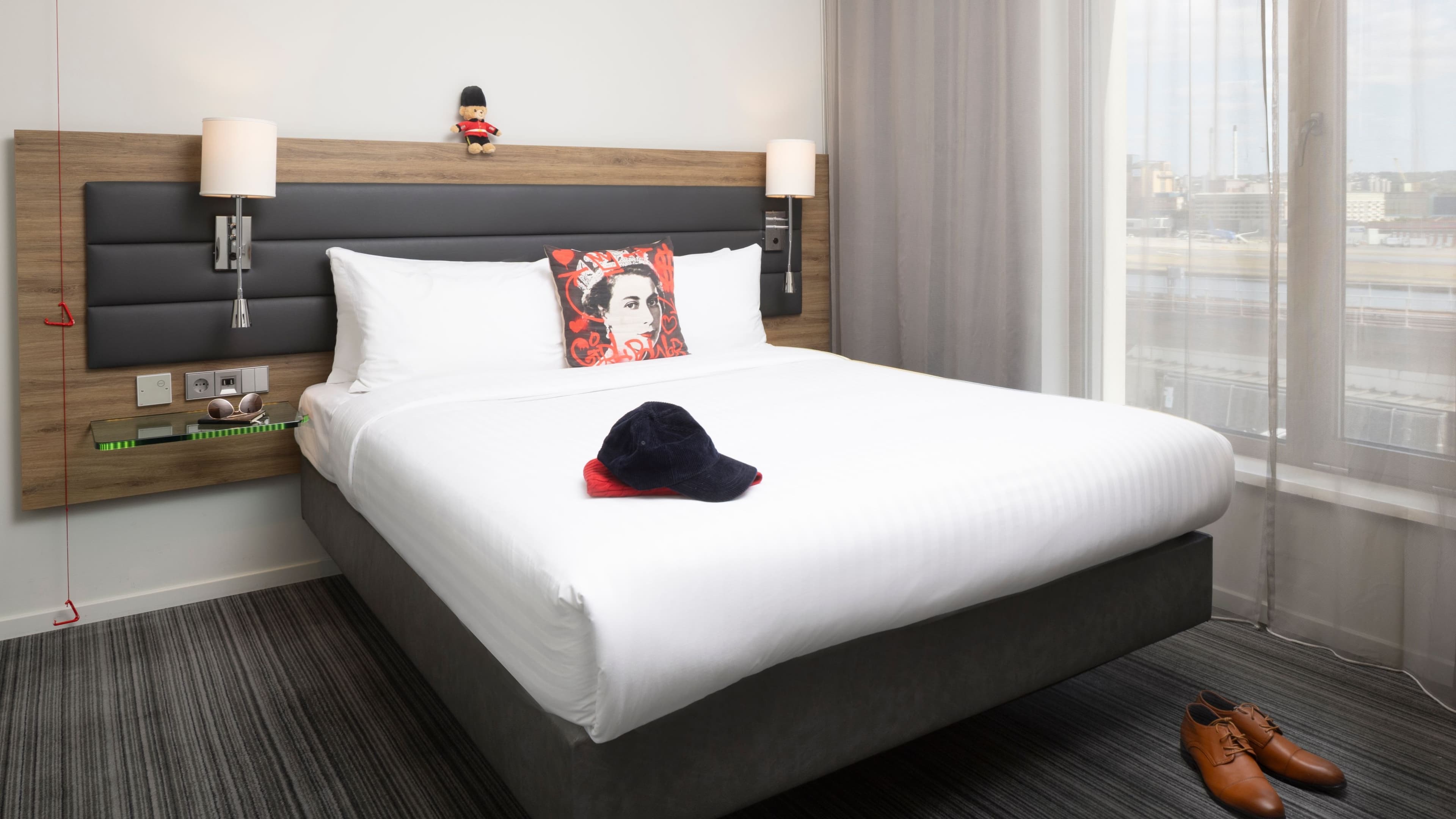 Moxy Queen Sleeper - Image 15