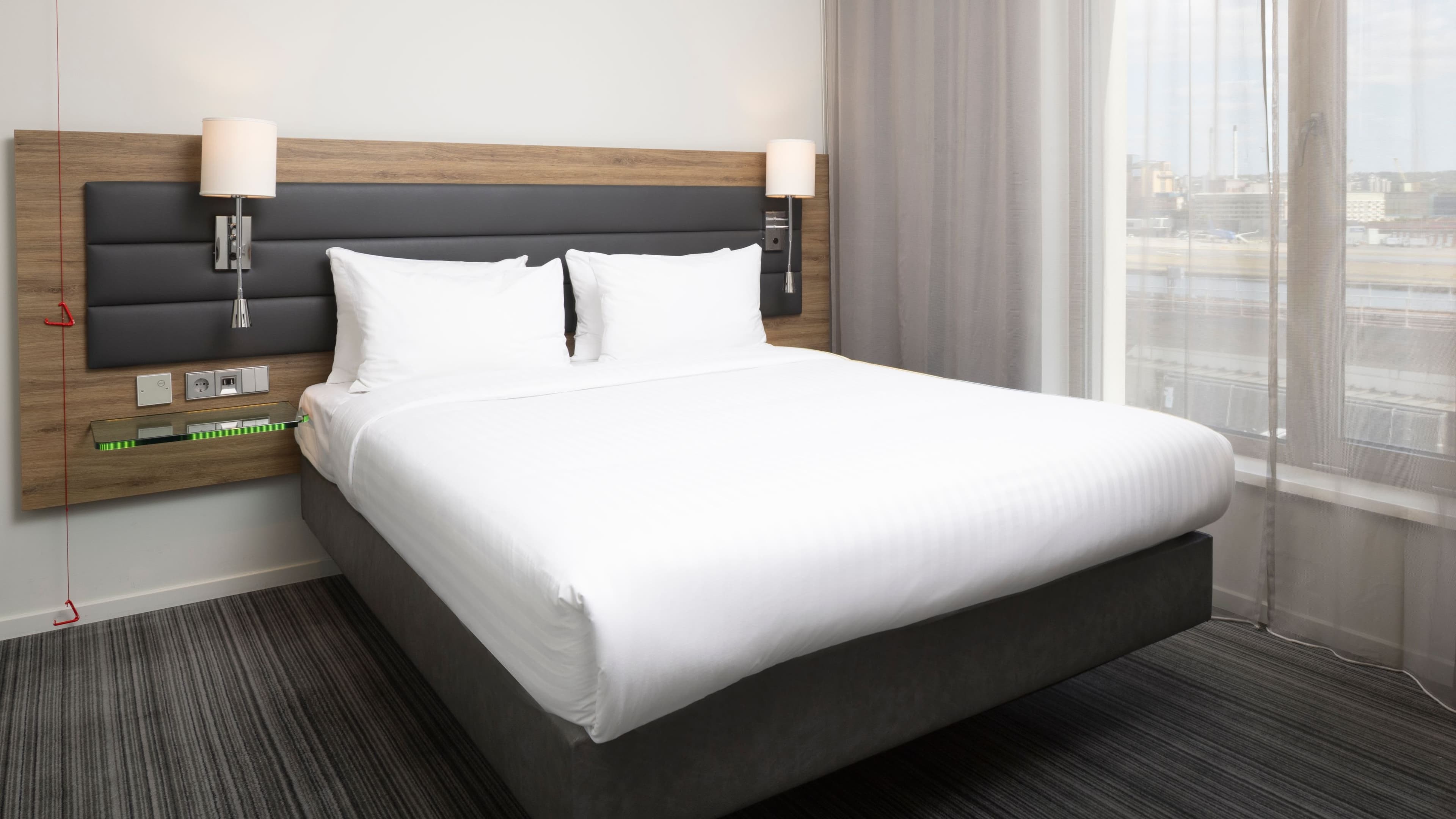 Moxy Queen Sleeper - Image 11