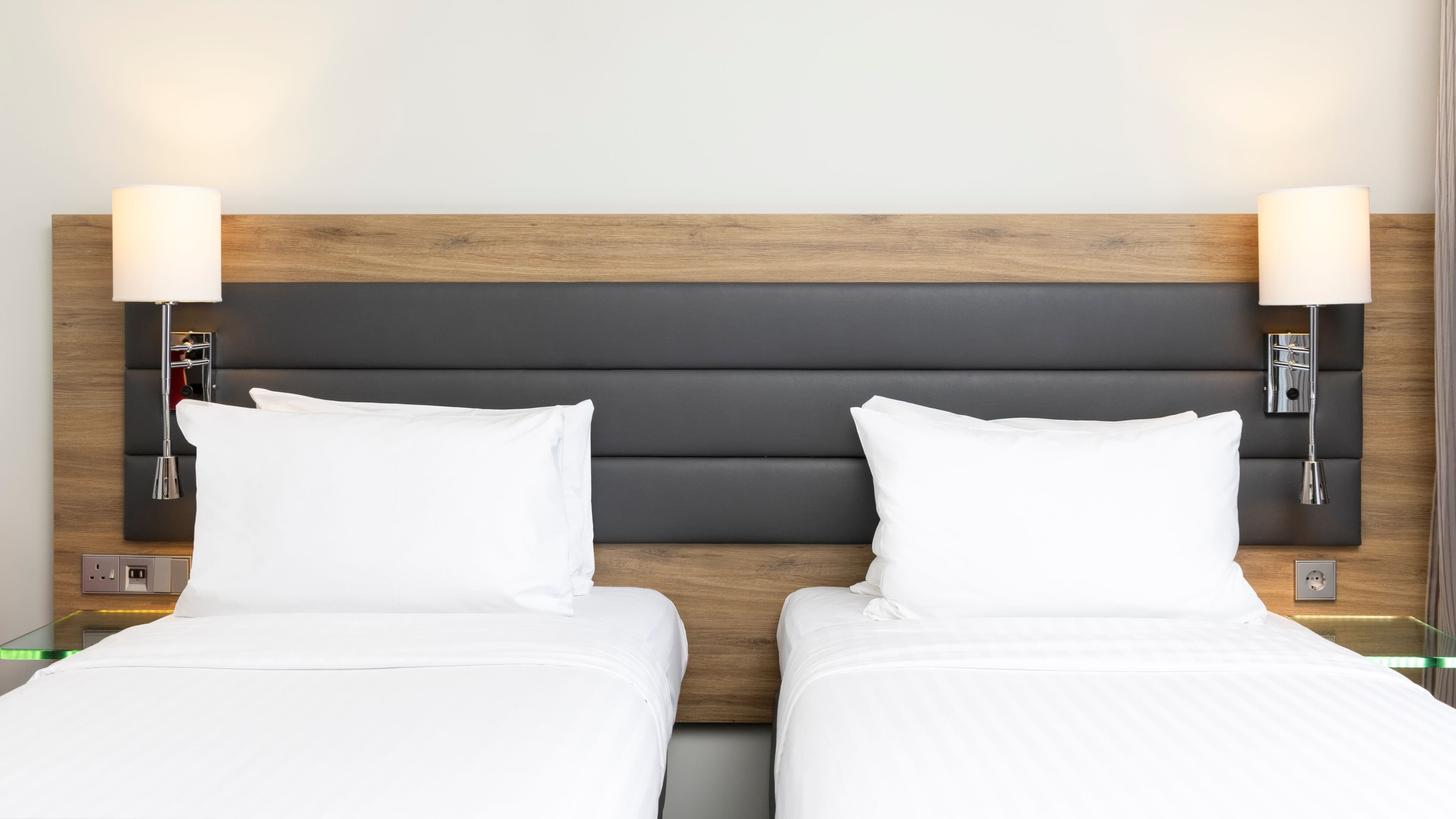 Moxy Twin Sleeper - Image 1