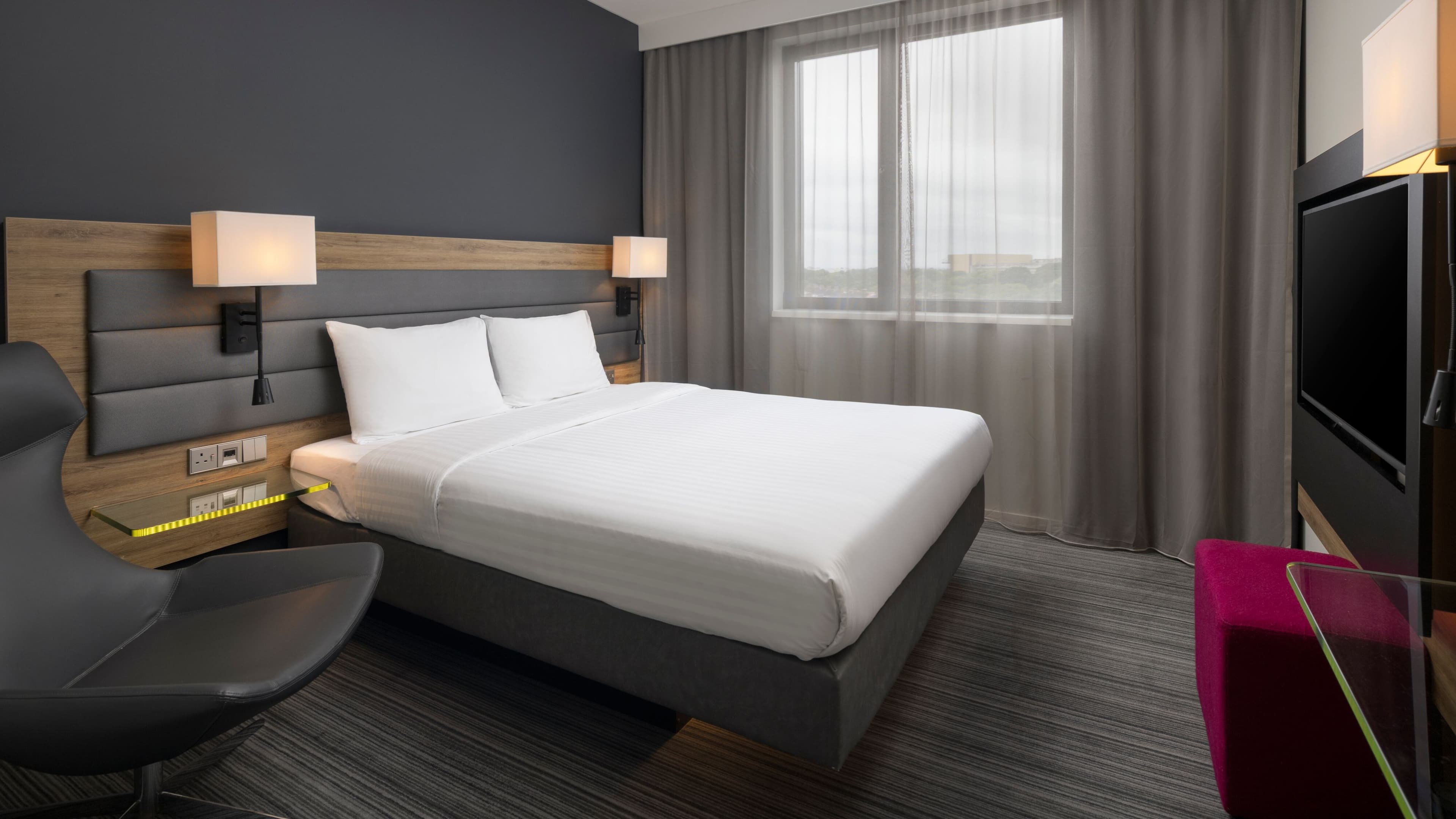 Moxy London Heathrow Airport - Image 5