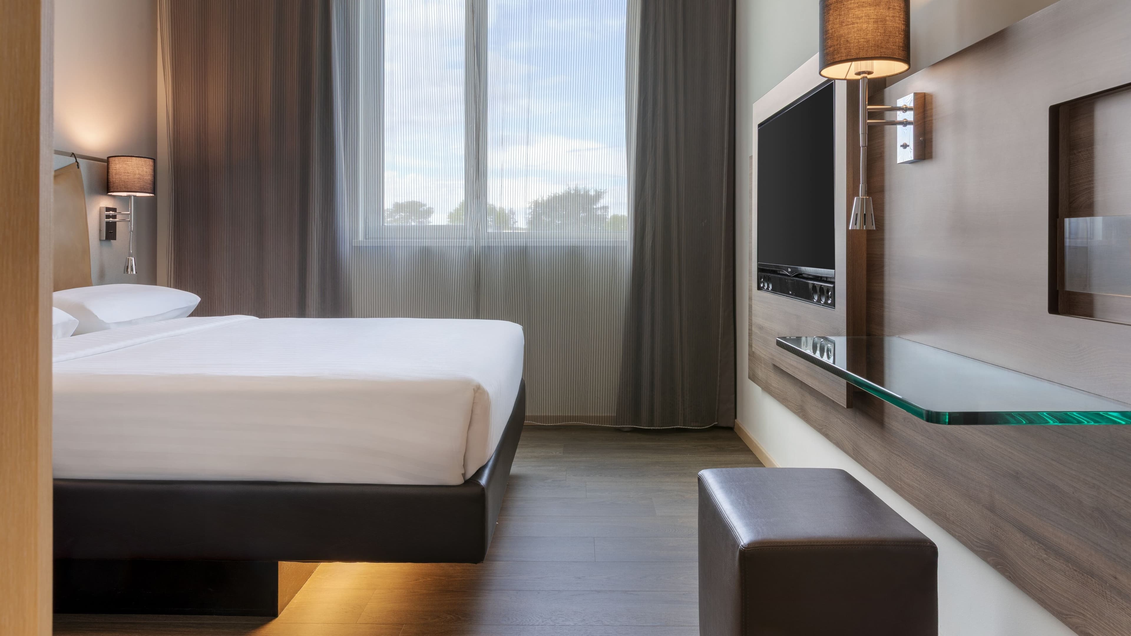 Moxy Queen Sleeper - Image 9