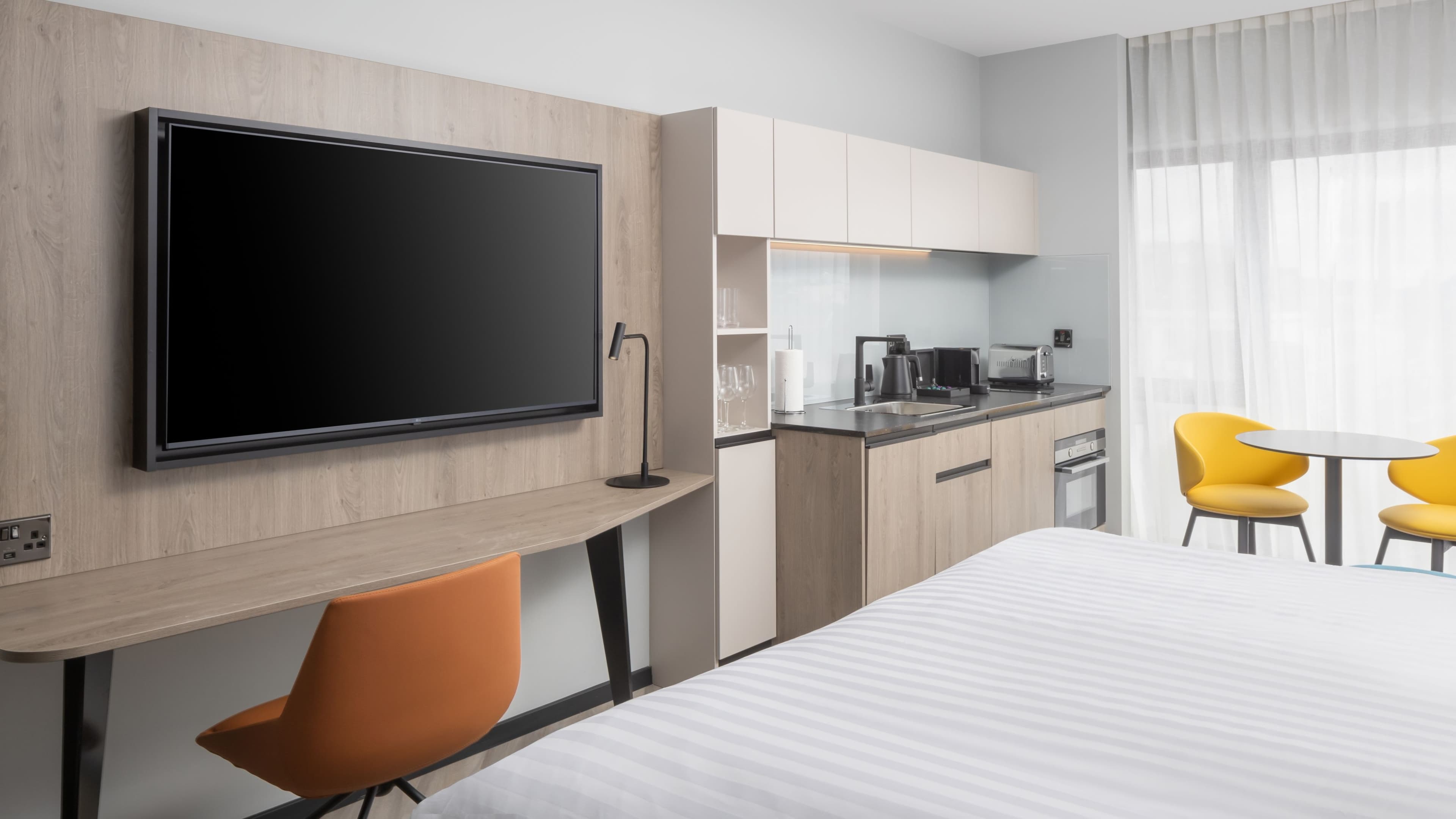 Studio Queen - Image 3