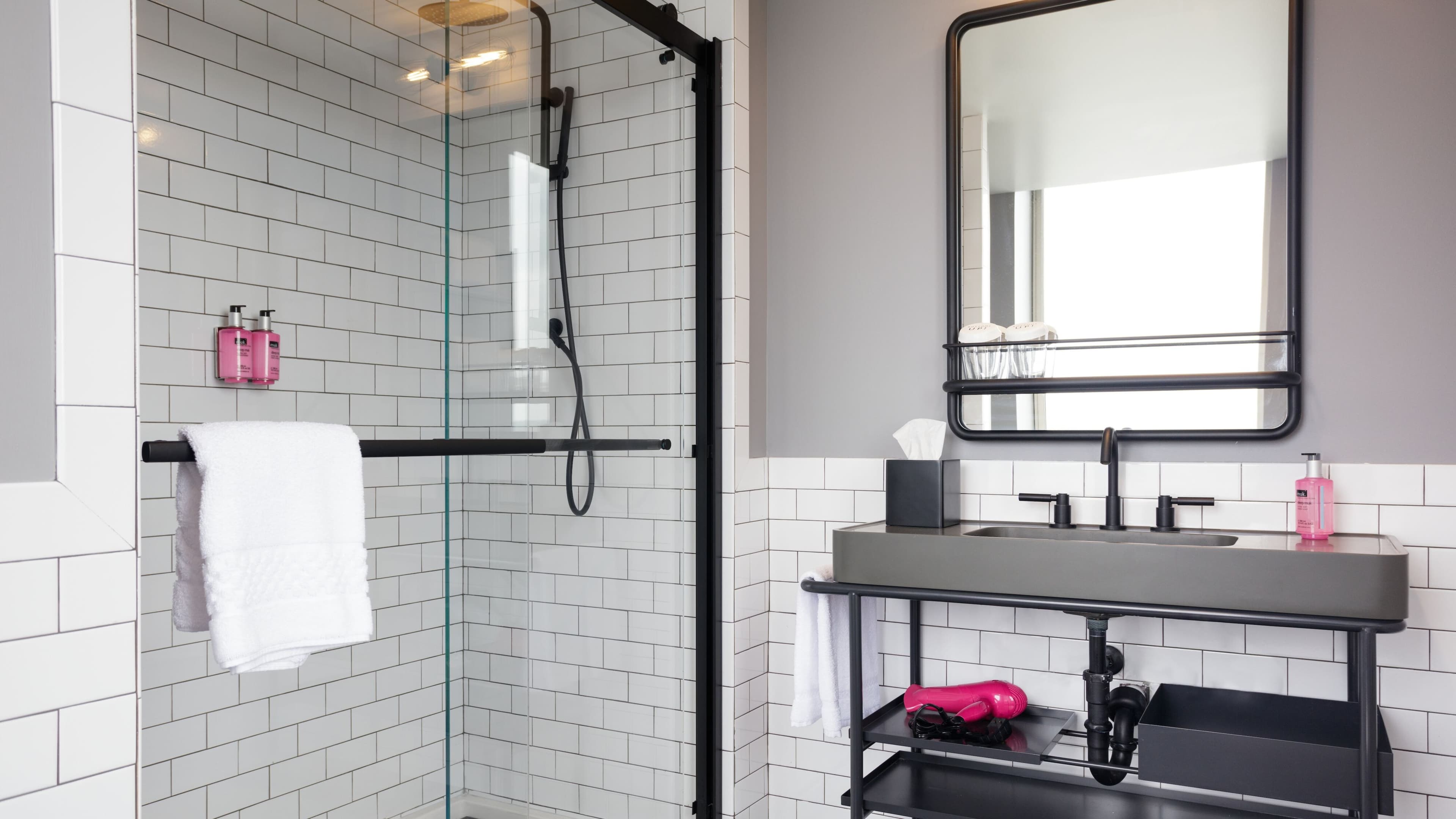 Moxy Richmond Downtown - Image 3