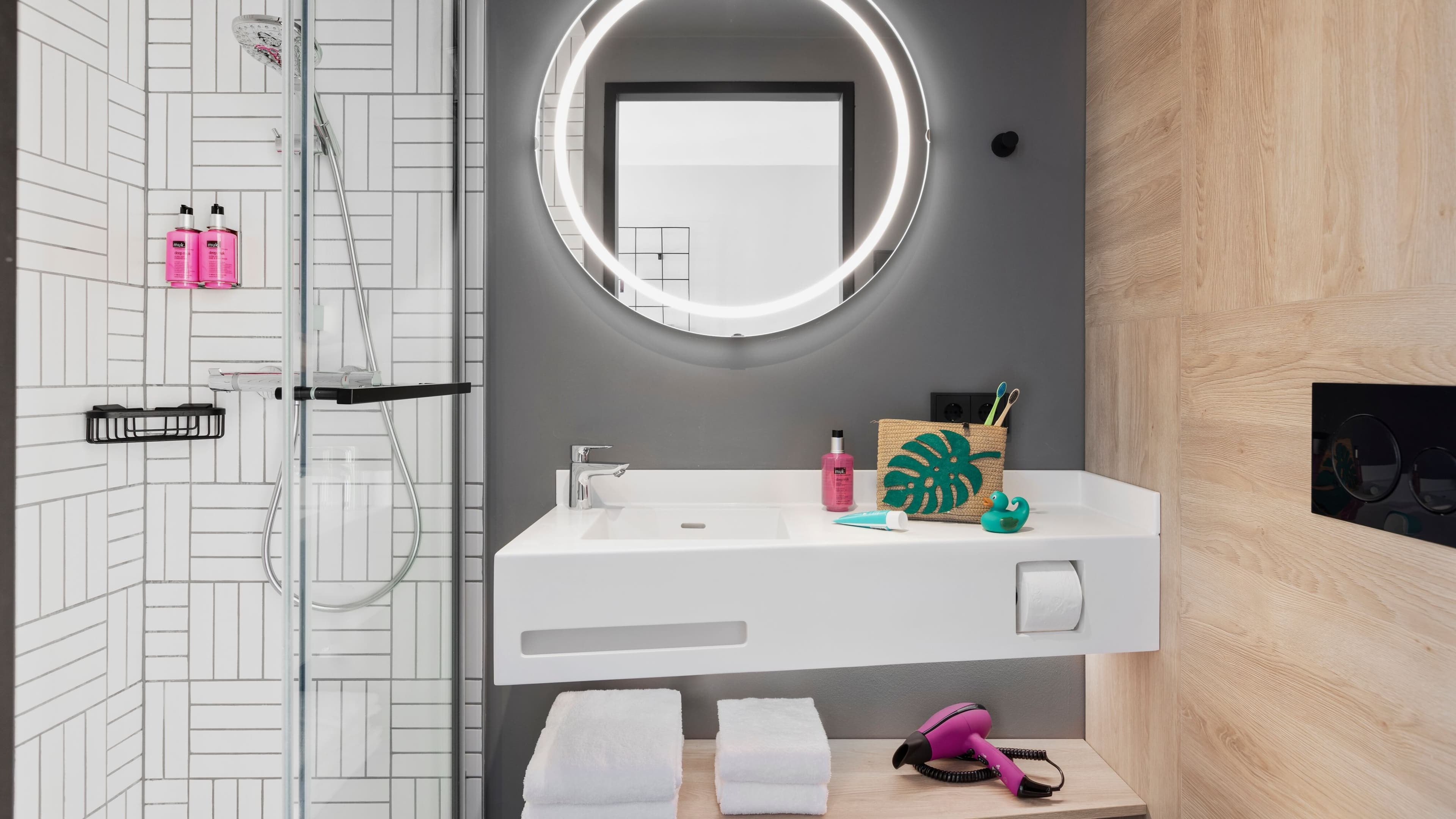 Moxy - Image 9
