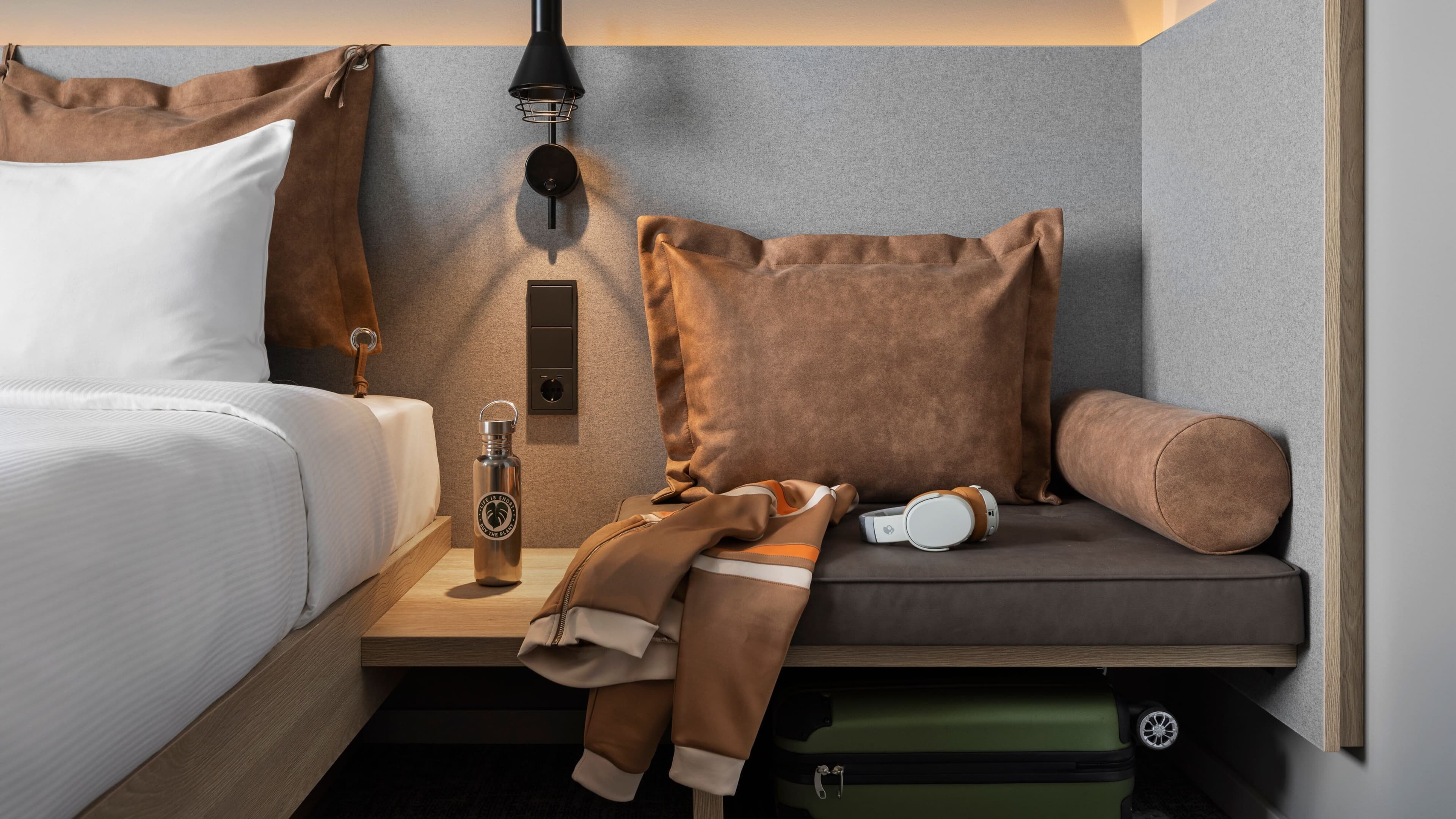 Moxy - Image 8