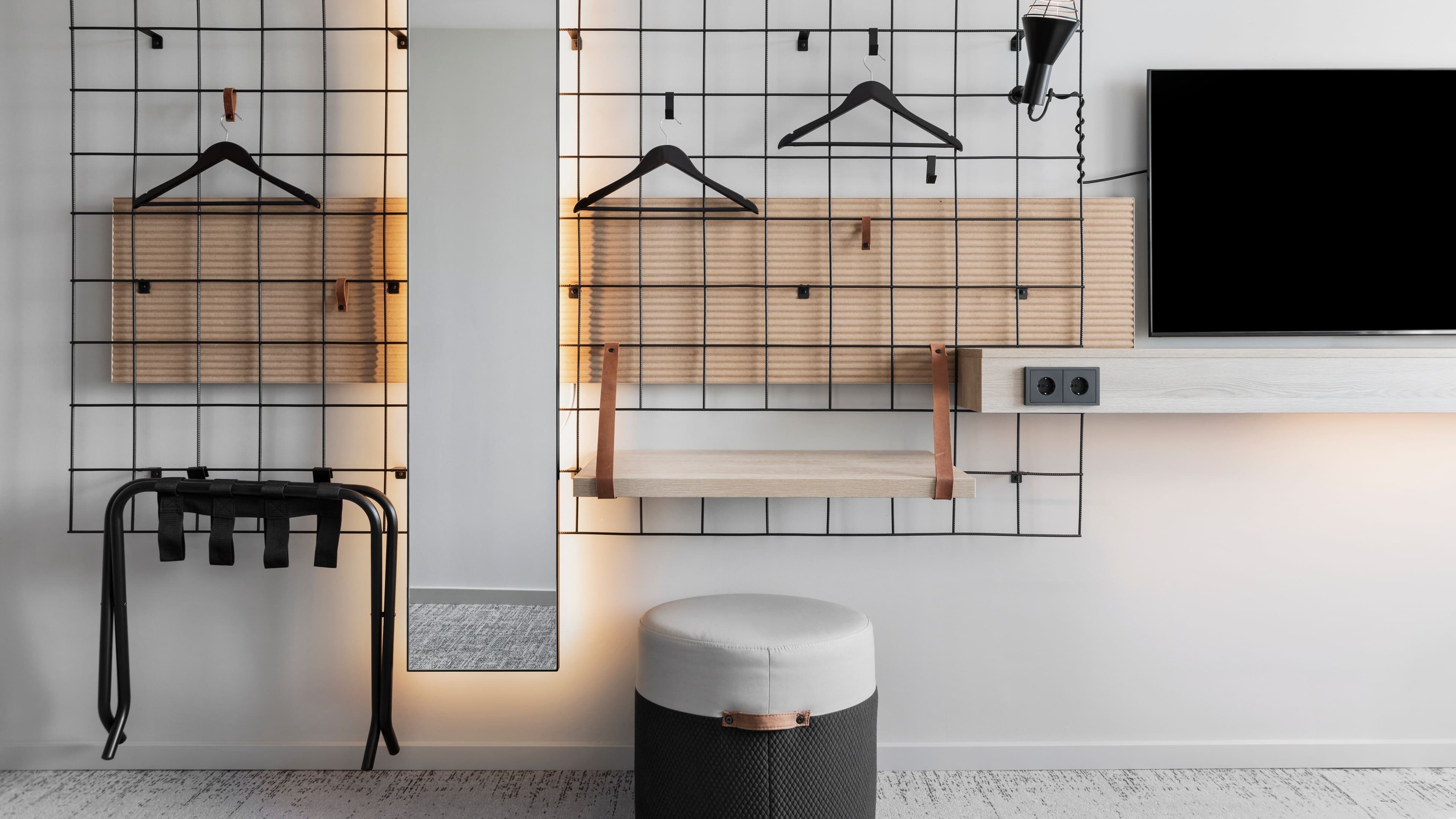 Moxy - Image 5