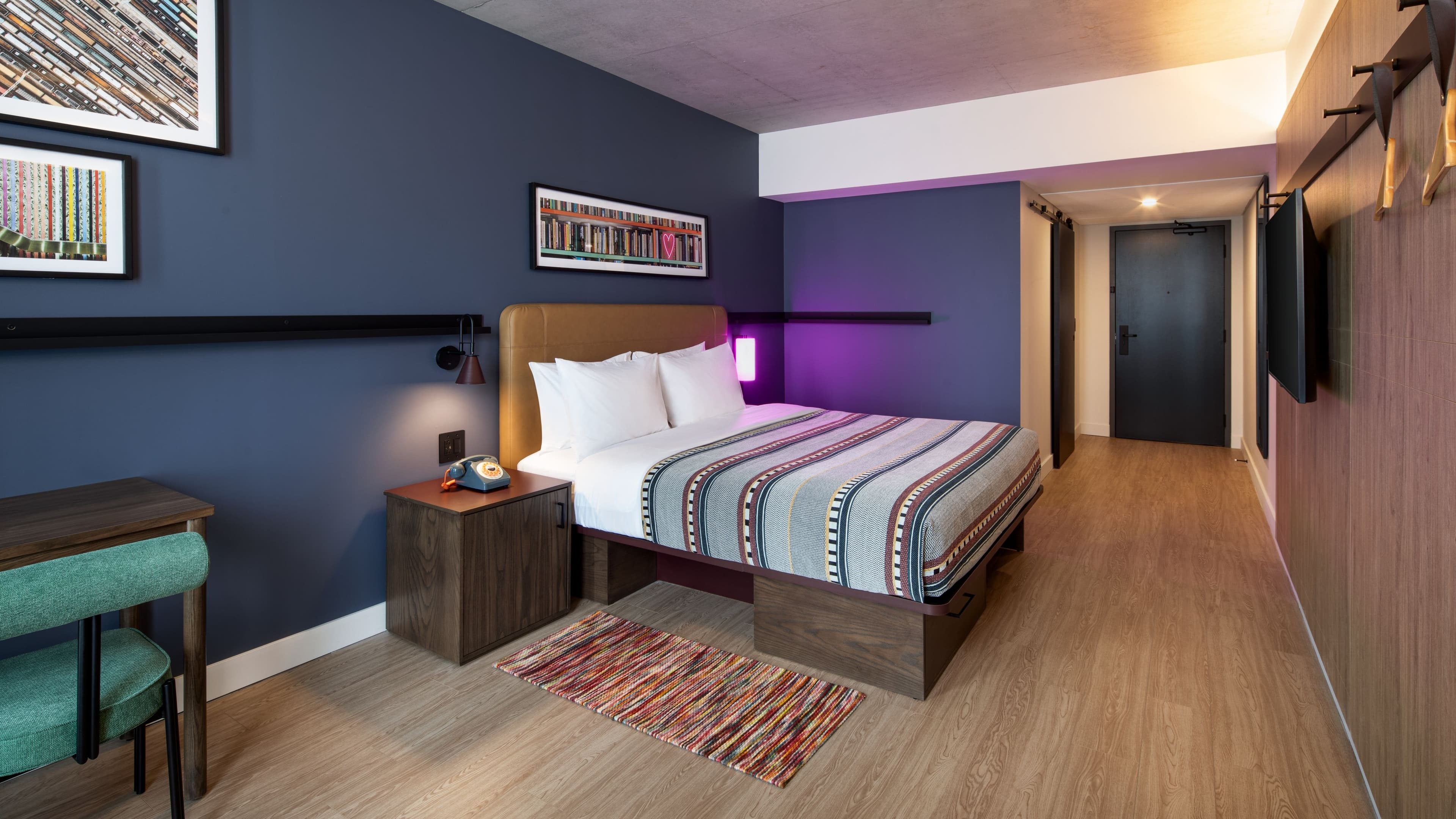 Moxy Montreal Downtown - Image 2