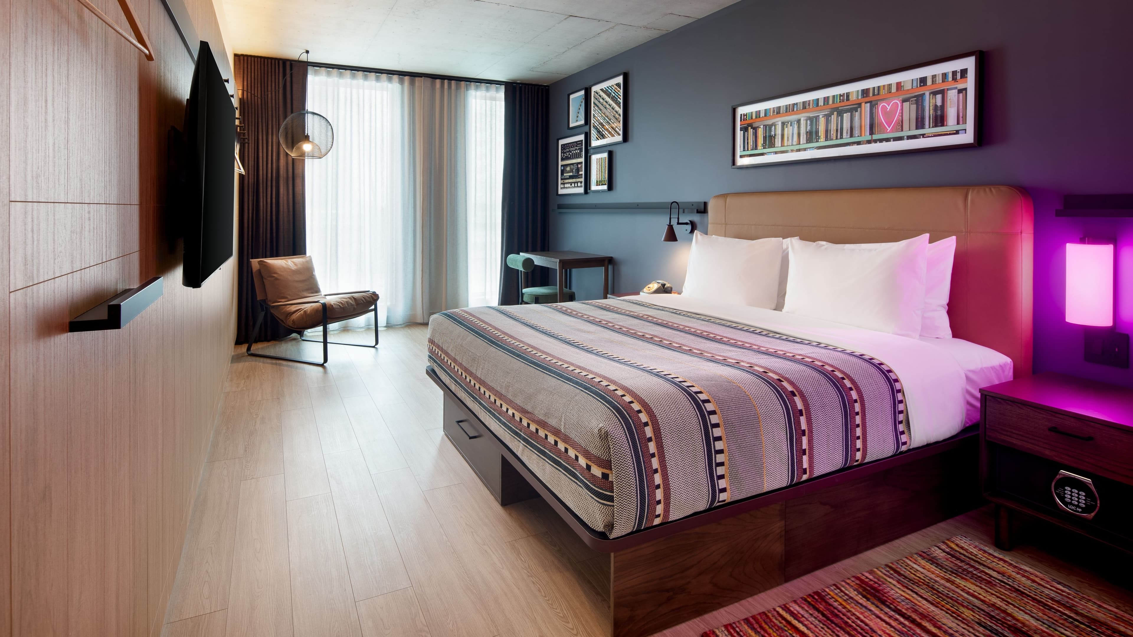 Moxy Montreal Downtown - Image 3