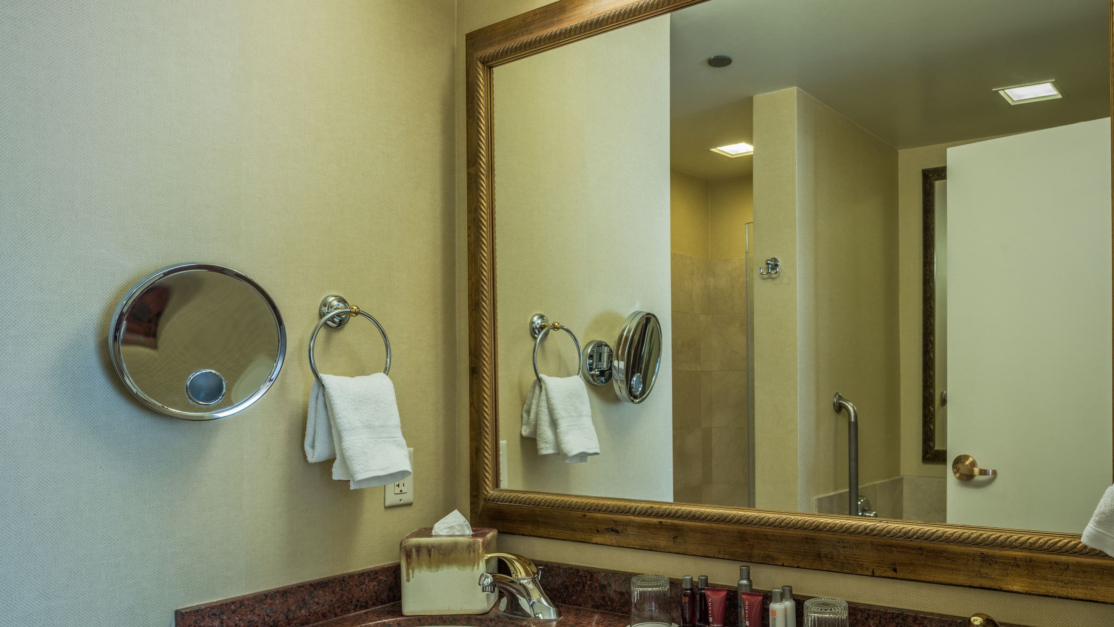 1 Bedroom 2 room Suite - Image 7