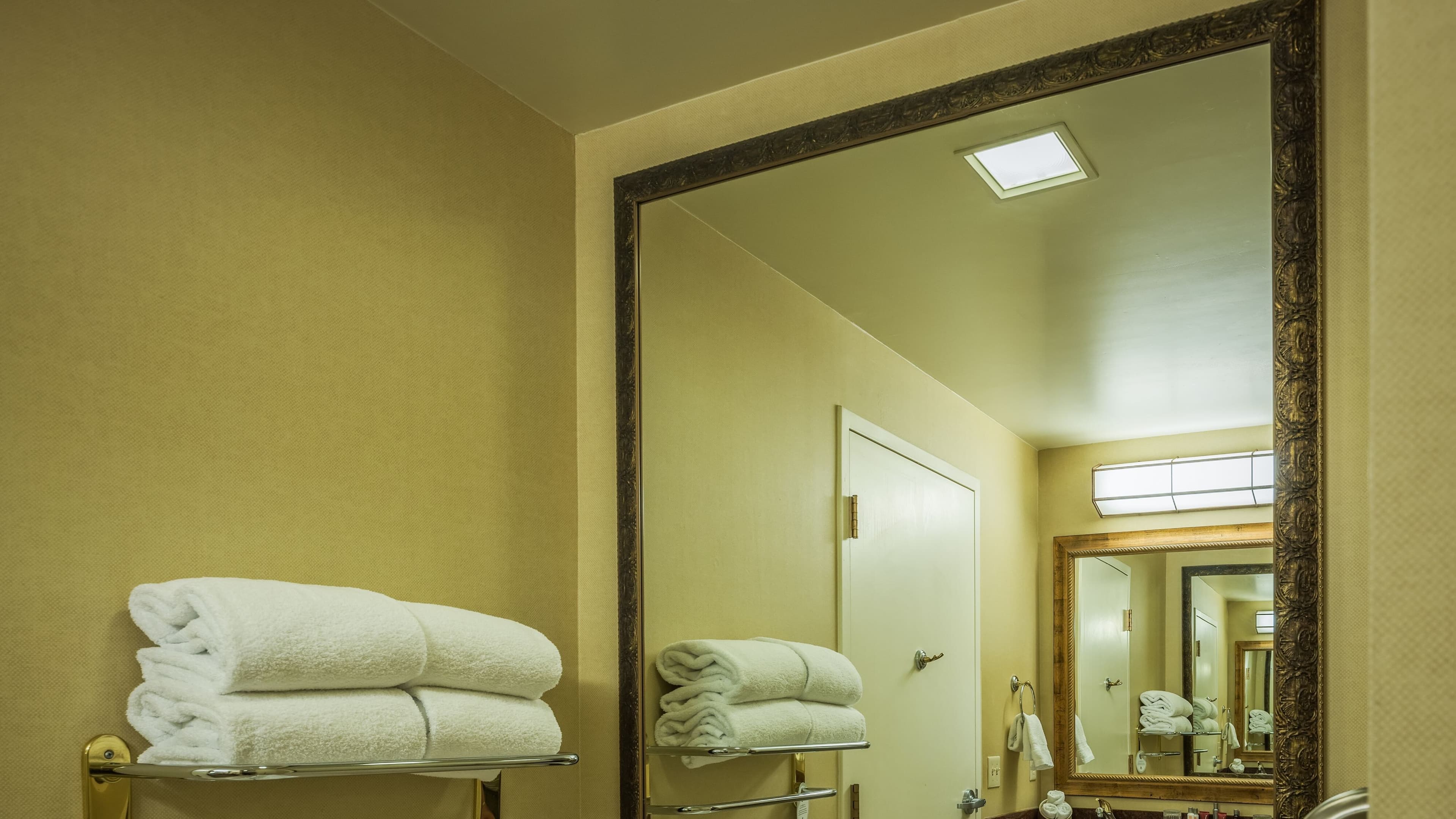 1 Bedroom 2 room Suite - Image 8