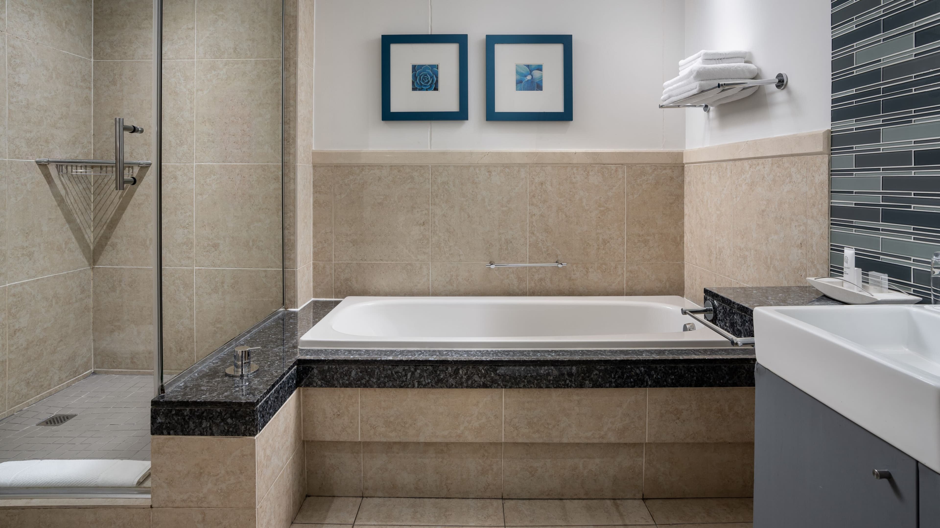 Protea Hotel Cape Town North Wharf — 10