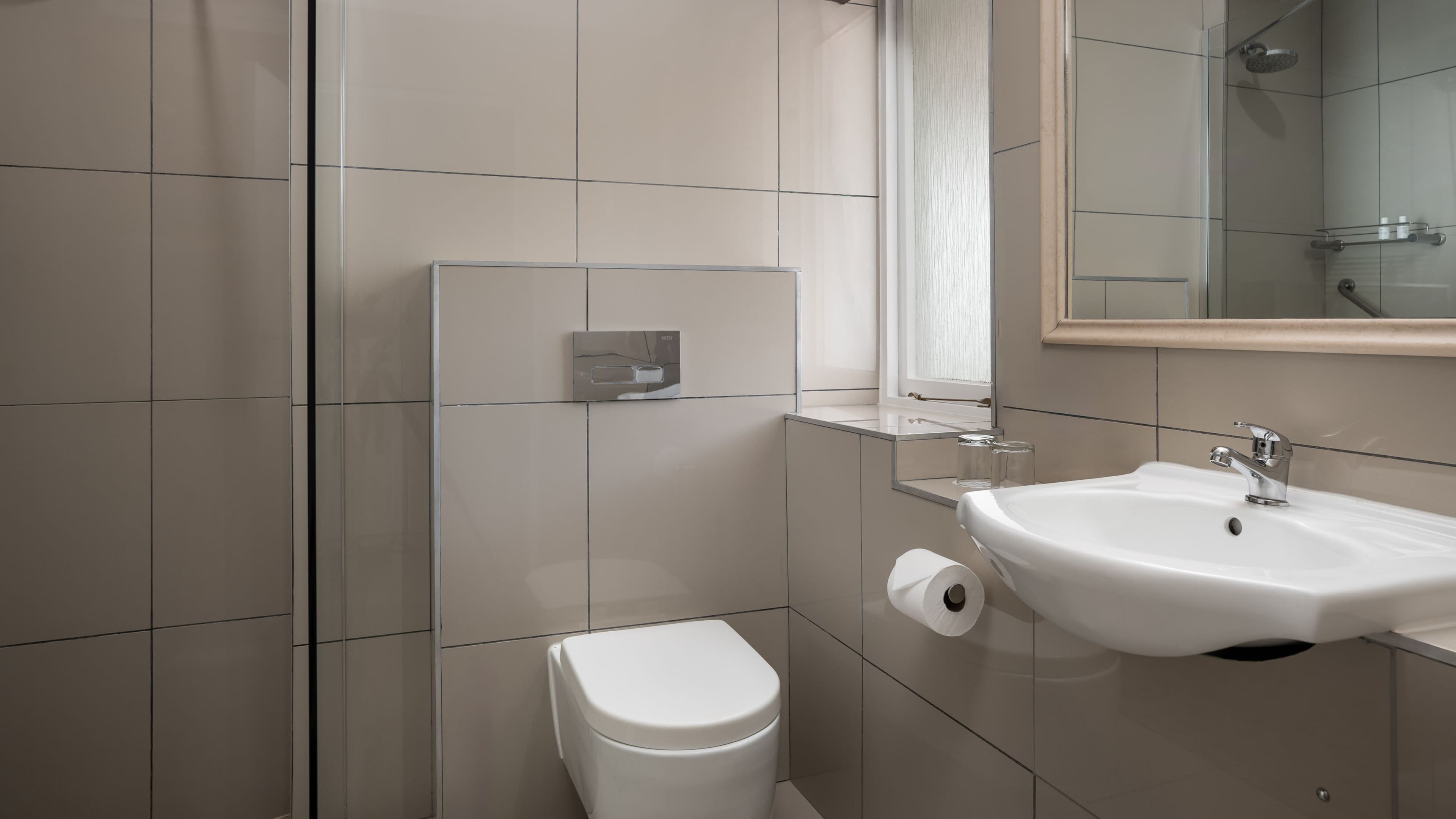 Larger Guest room - Image 8