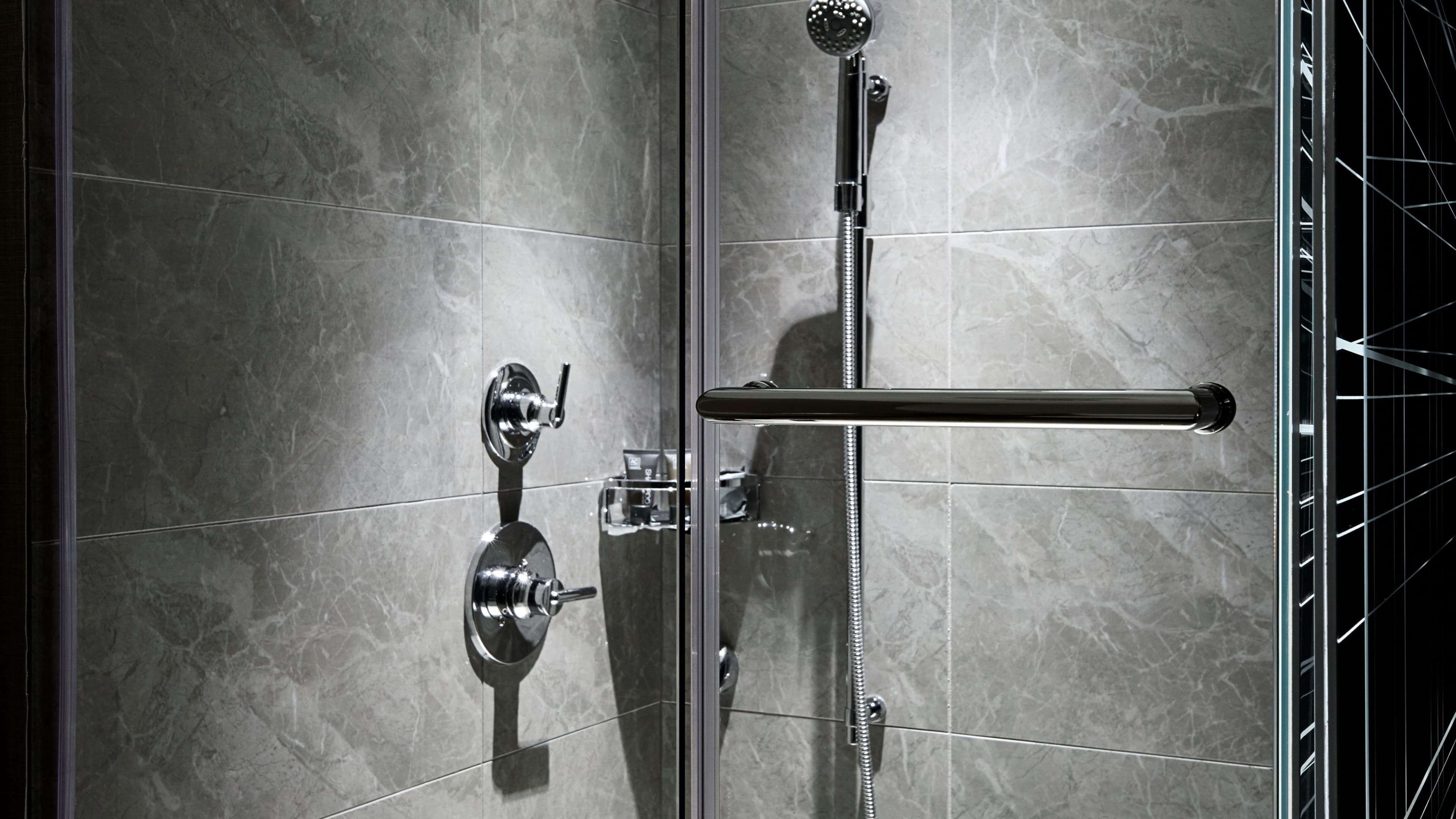 King with in room vanity - Image 4