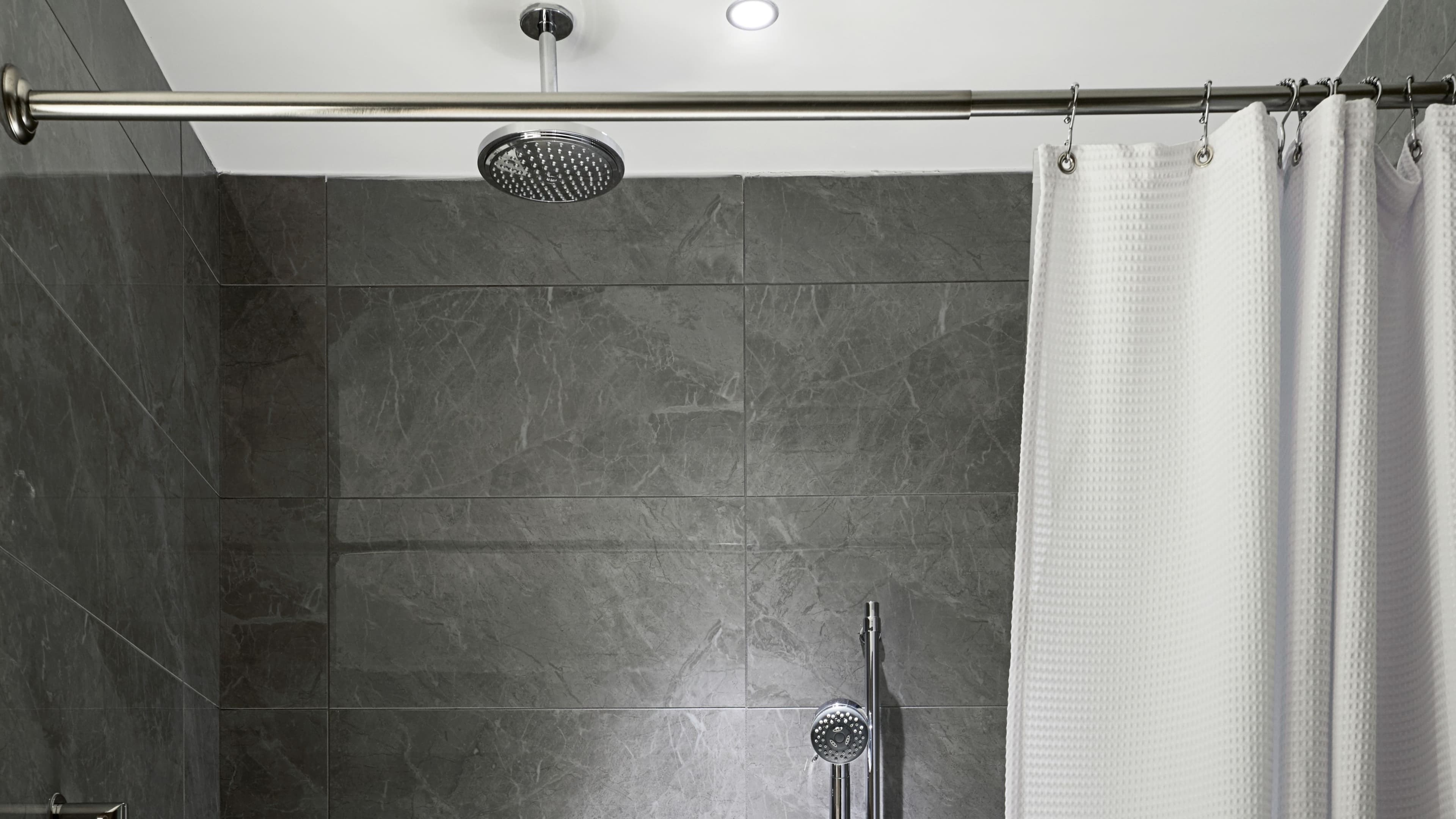 King with in room vanity - Image 3