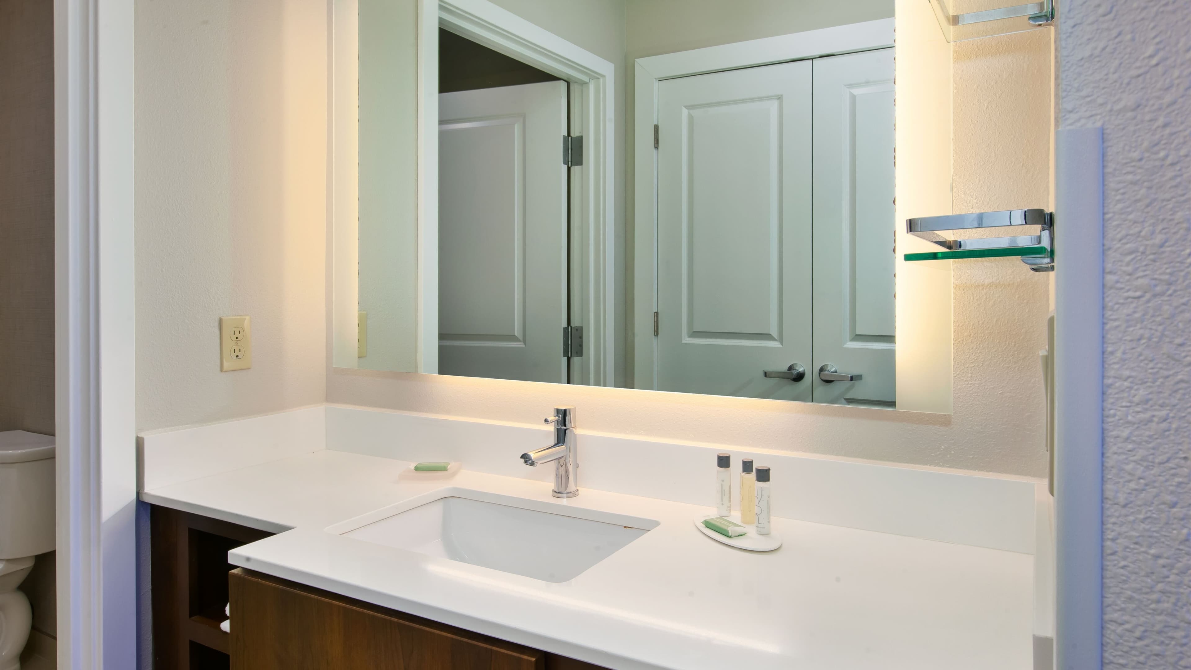 1 Bedroom Suite - Image 6