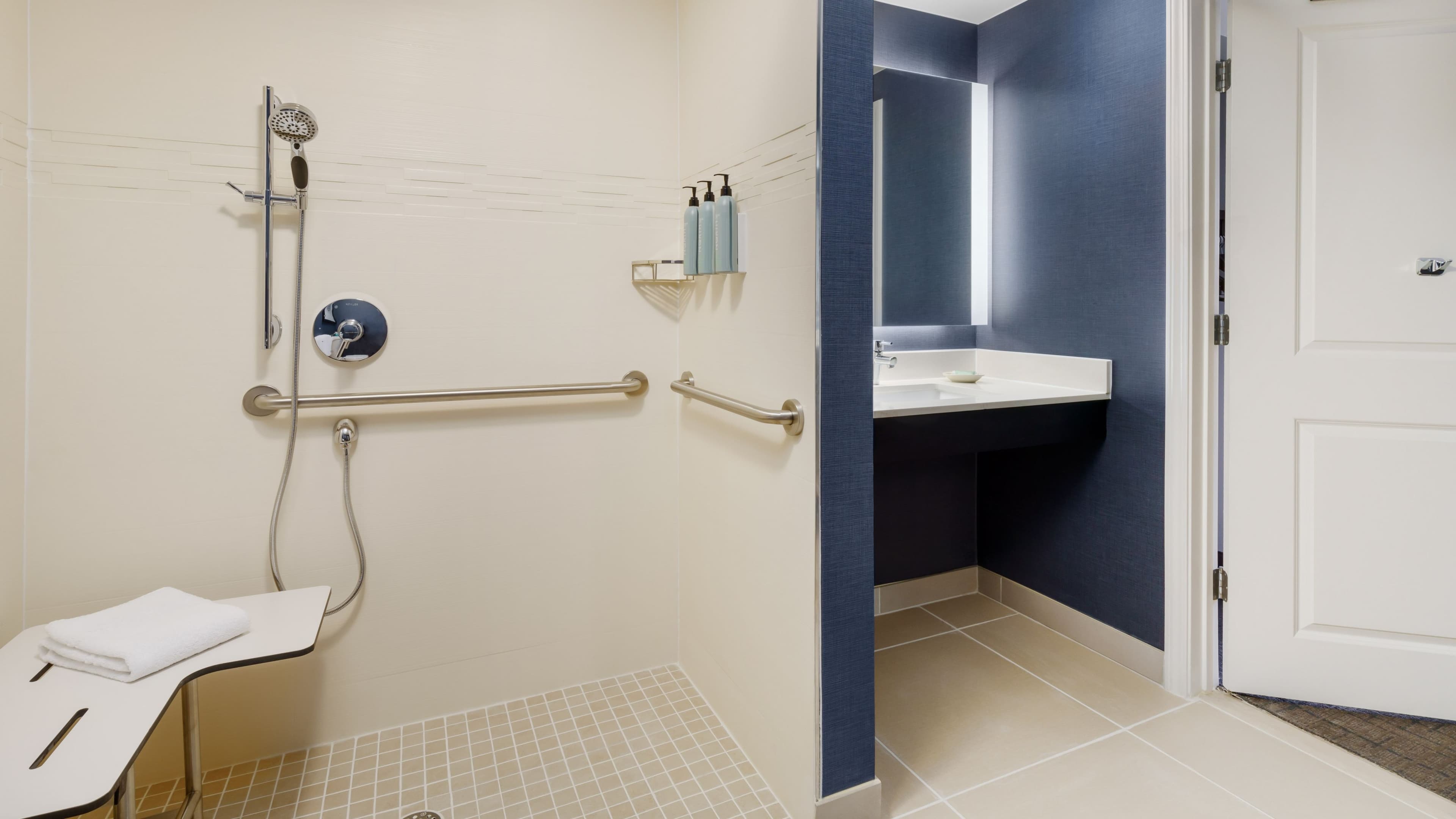 1 Bedroom Suite - Image 7