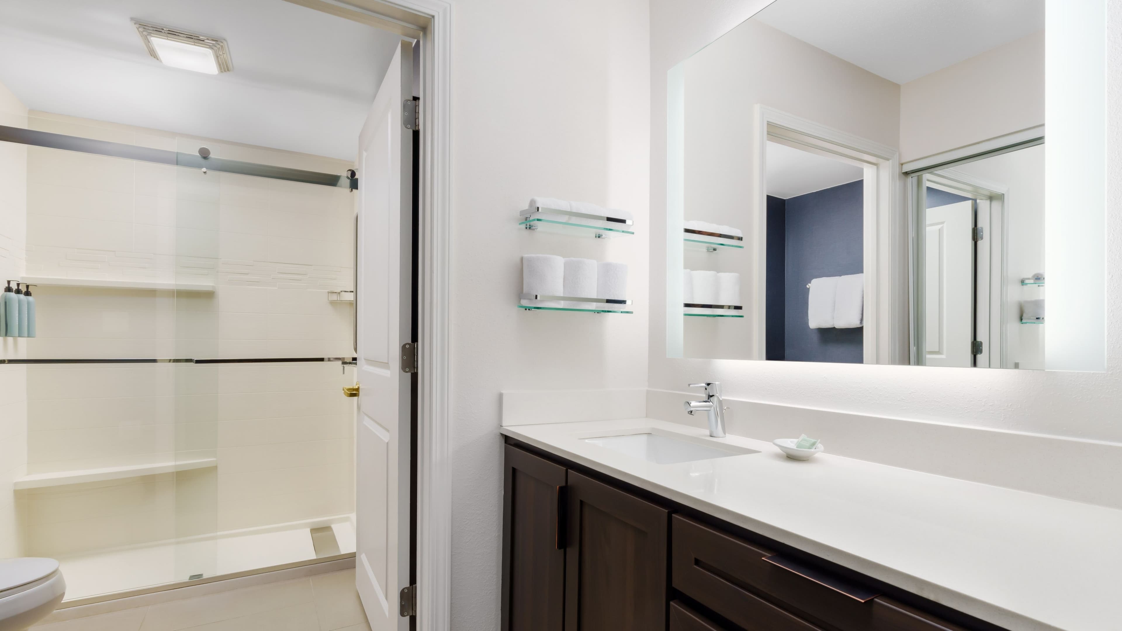 1 Bedroom Suite - Image 5