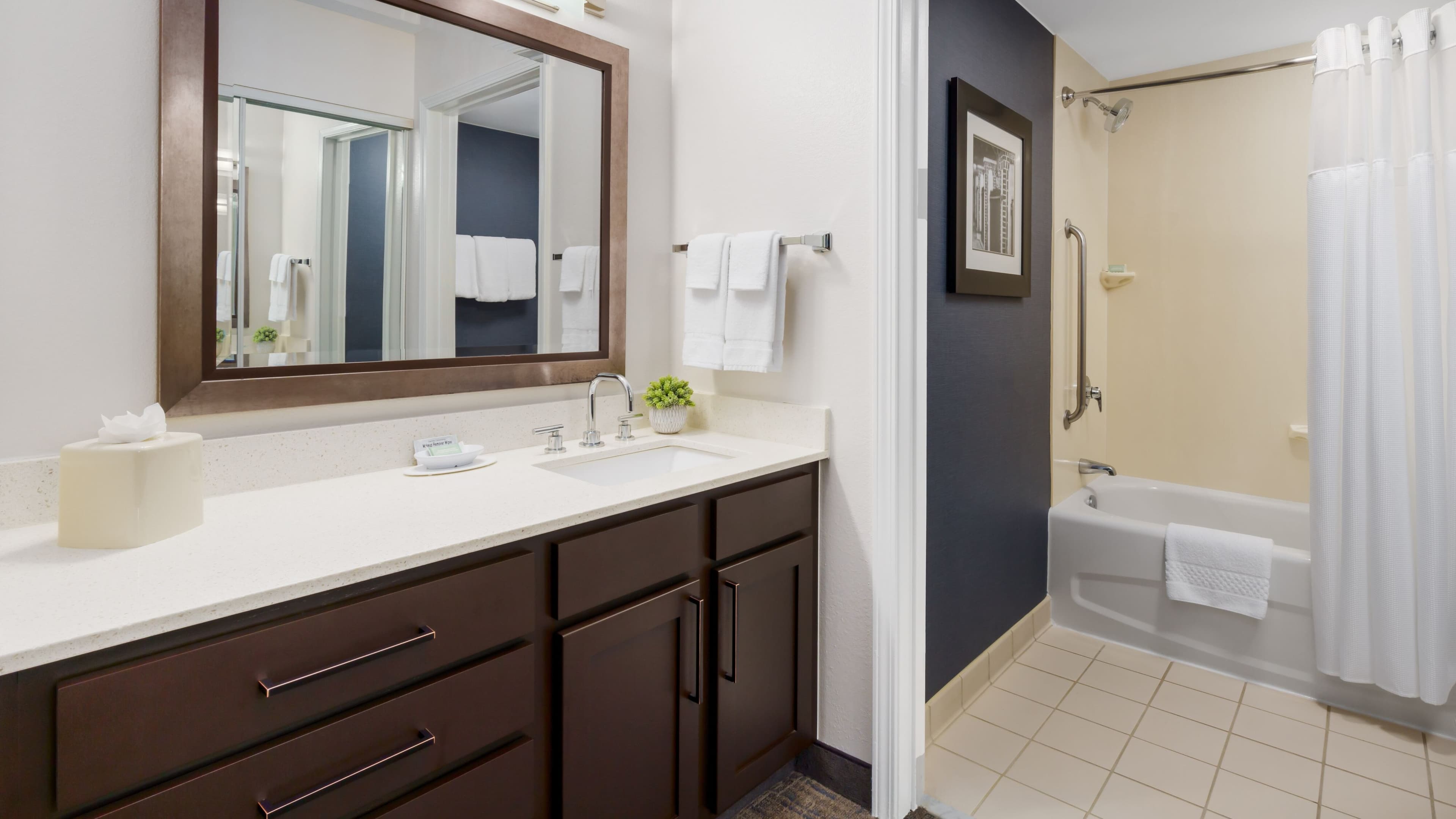 1 Bedroom Suite - Image 7