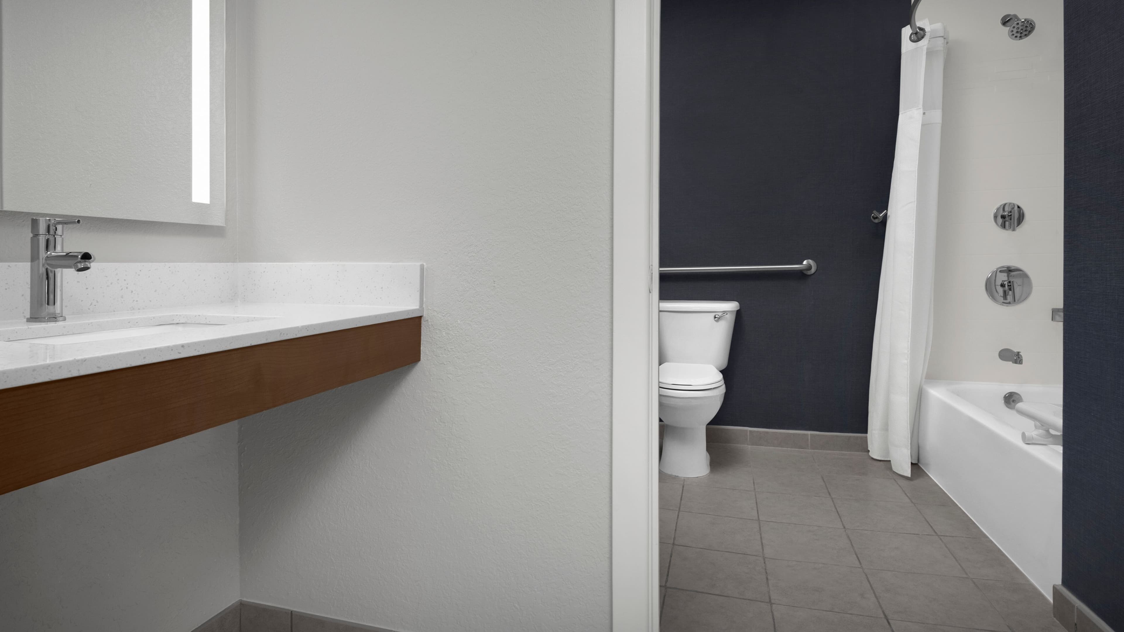 1 Bedroom Suite - Image 15