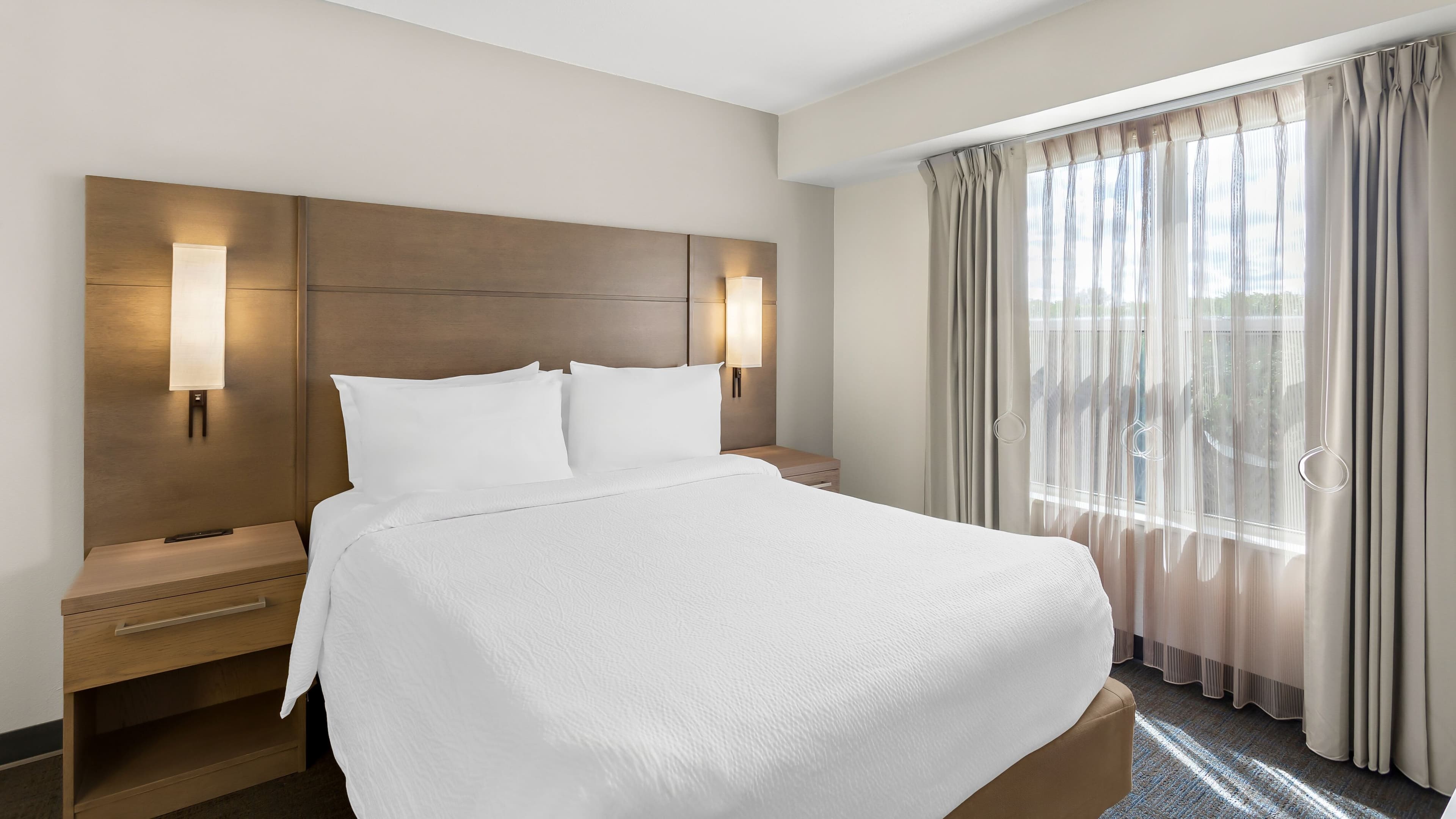 Holiday Inn Express & Suites Hammond — 16