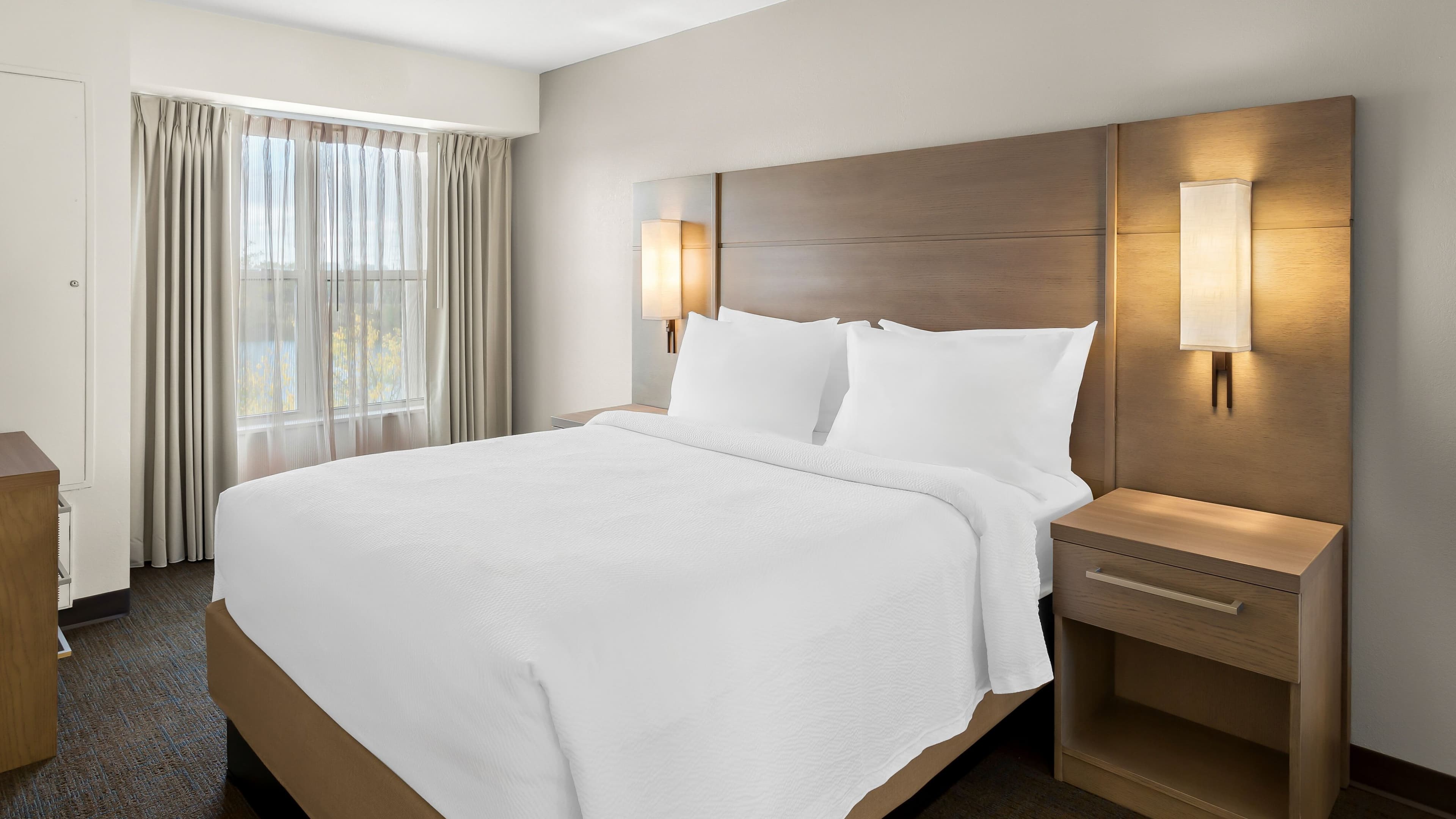 Holiday Inn Express & Suites Hammond — 17