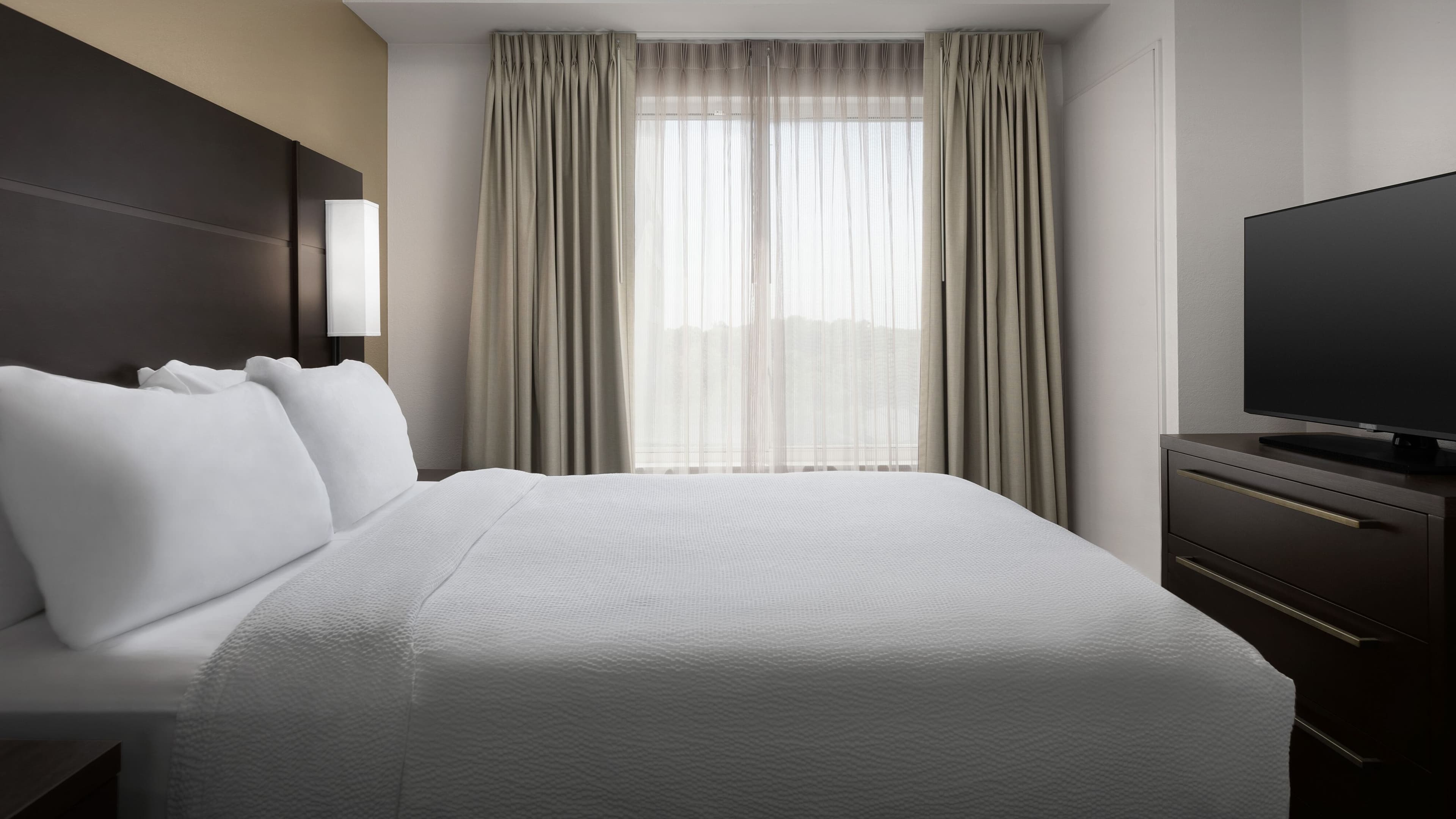 1 Bedroom Suite - Image 5