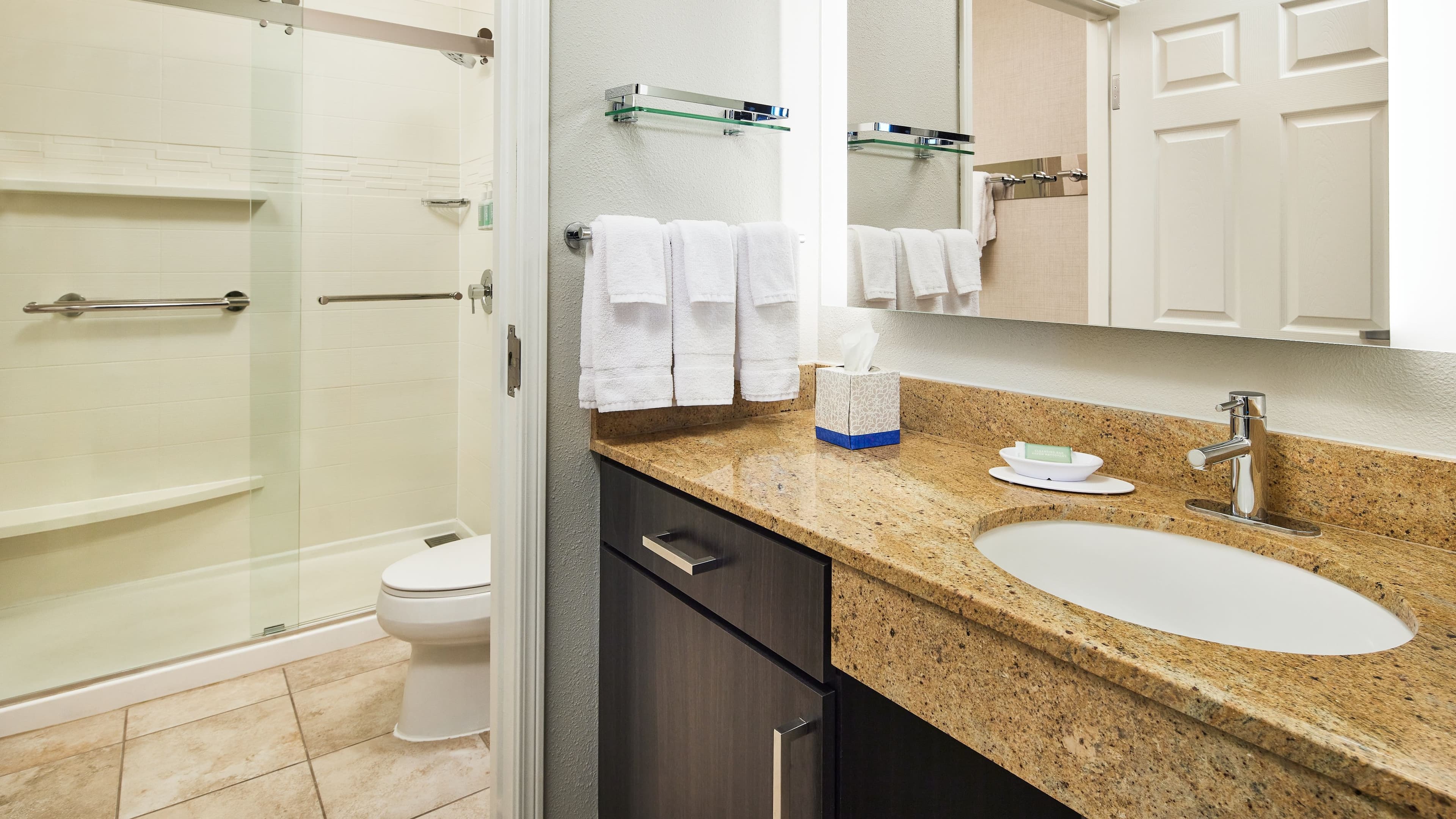 Queen One Bedroom Suite - Image 11