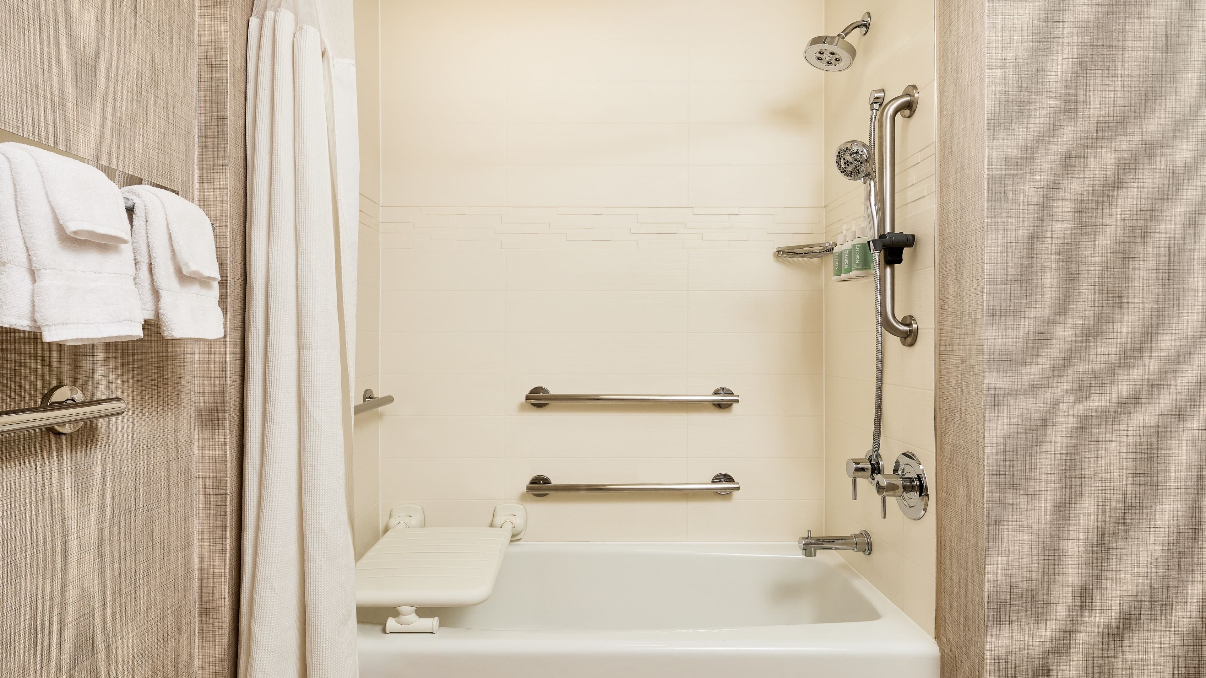 Queen One Bedroom Suite - Image 13