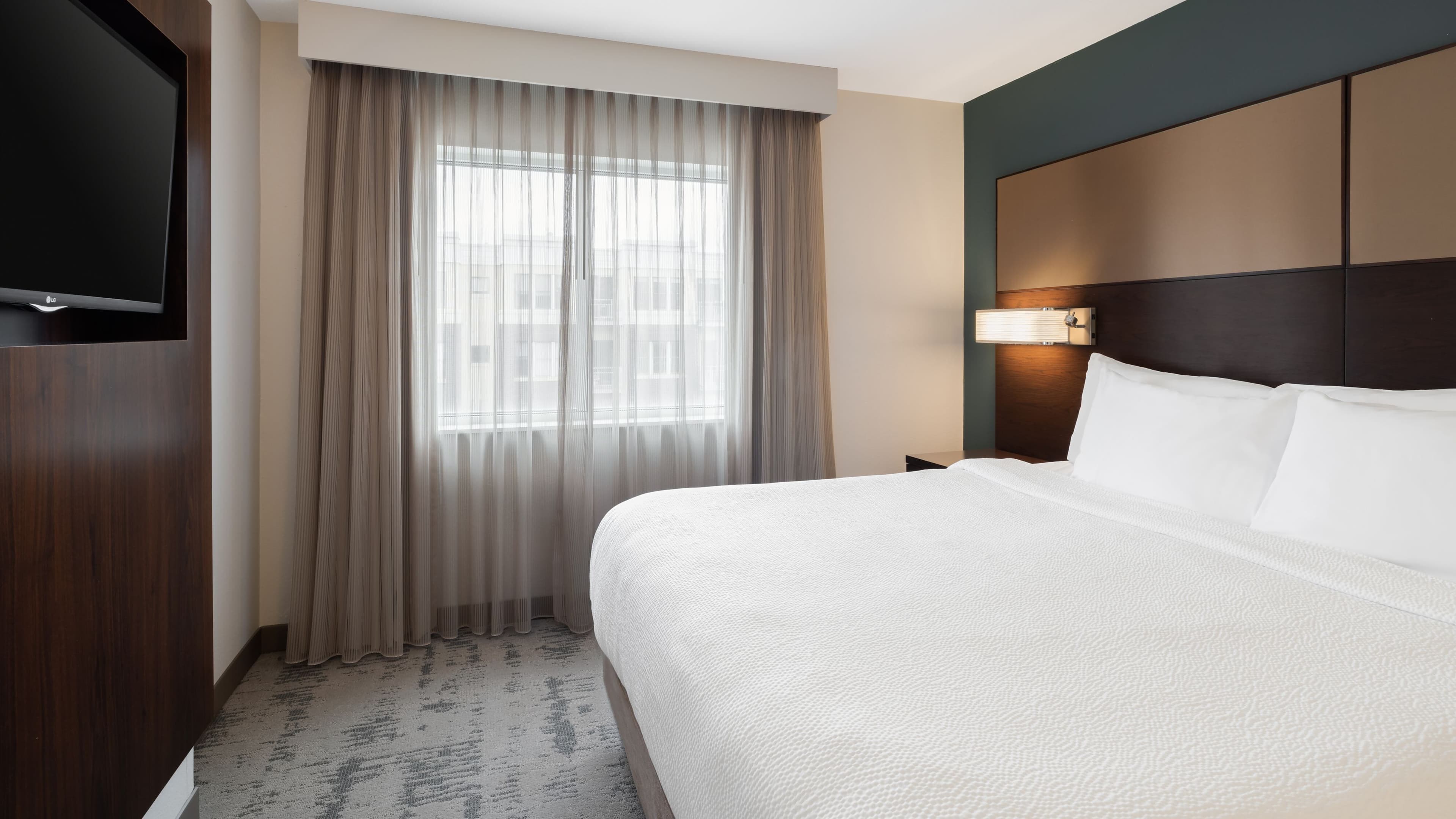 Residence Inn Des Moines Downtown - Image 2