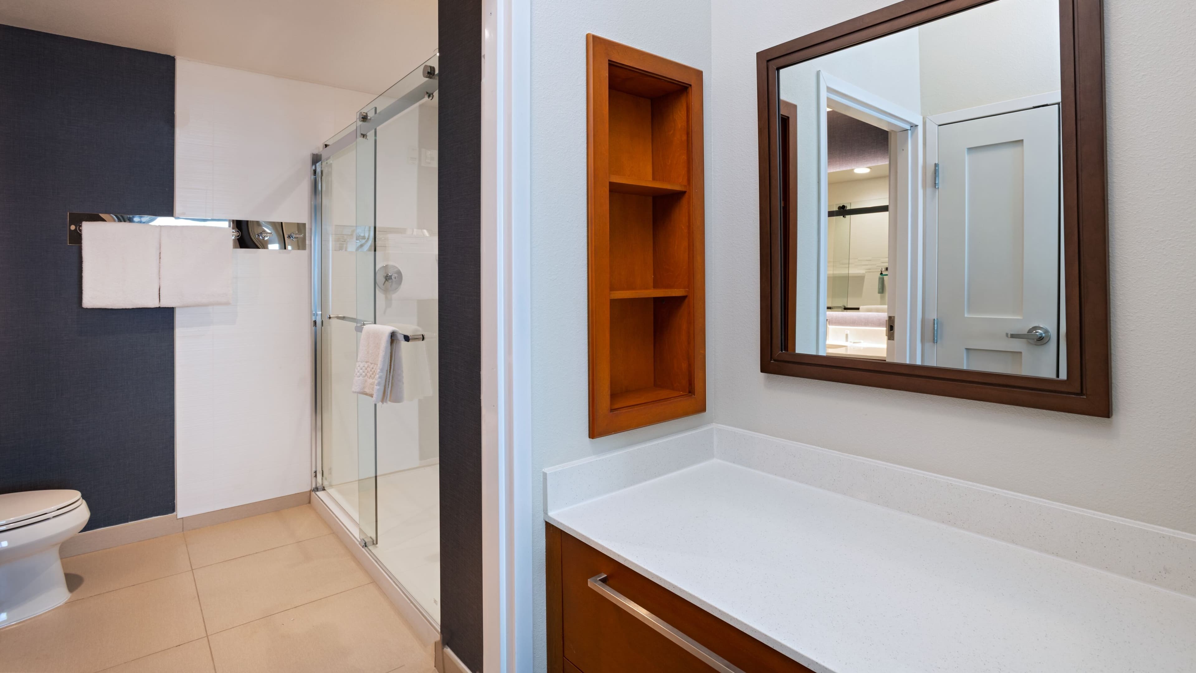 King Bed Studio Suite - Image 7