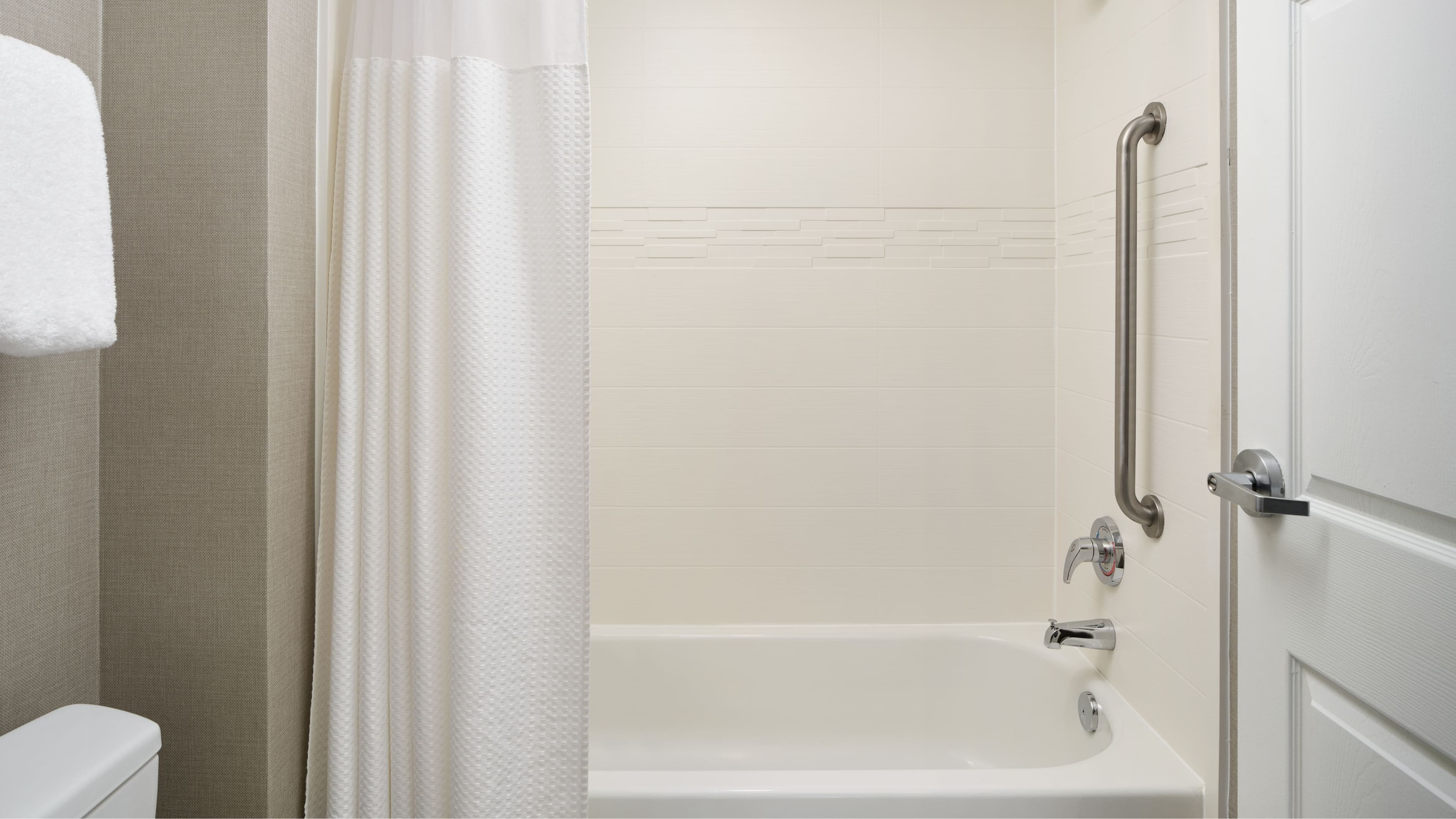 Holiday Inn Express & Suites Miramar — 29