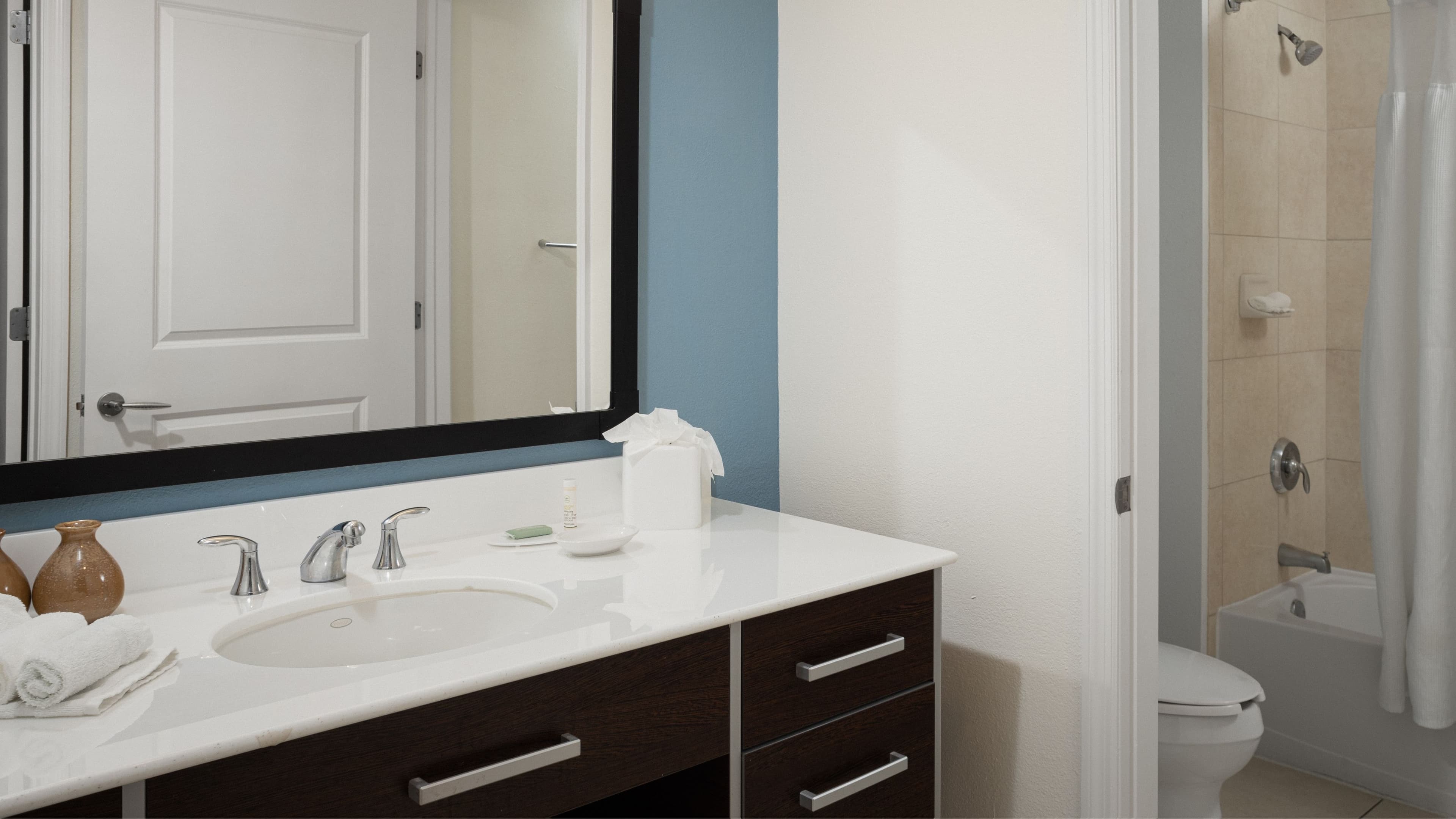 1 Bedroom - Image 7