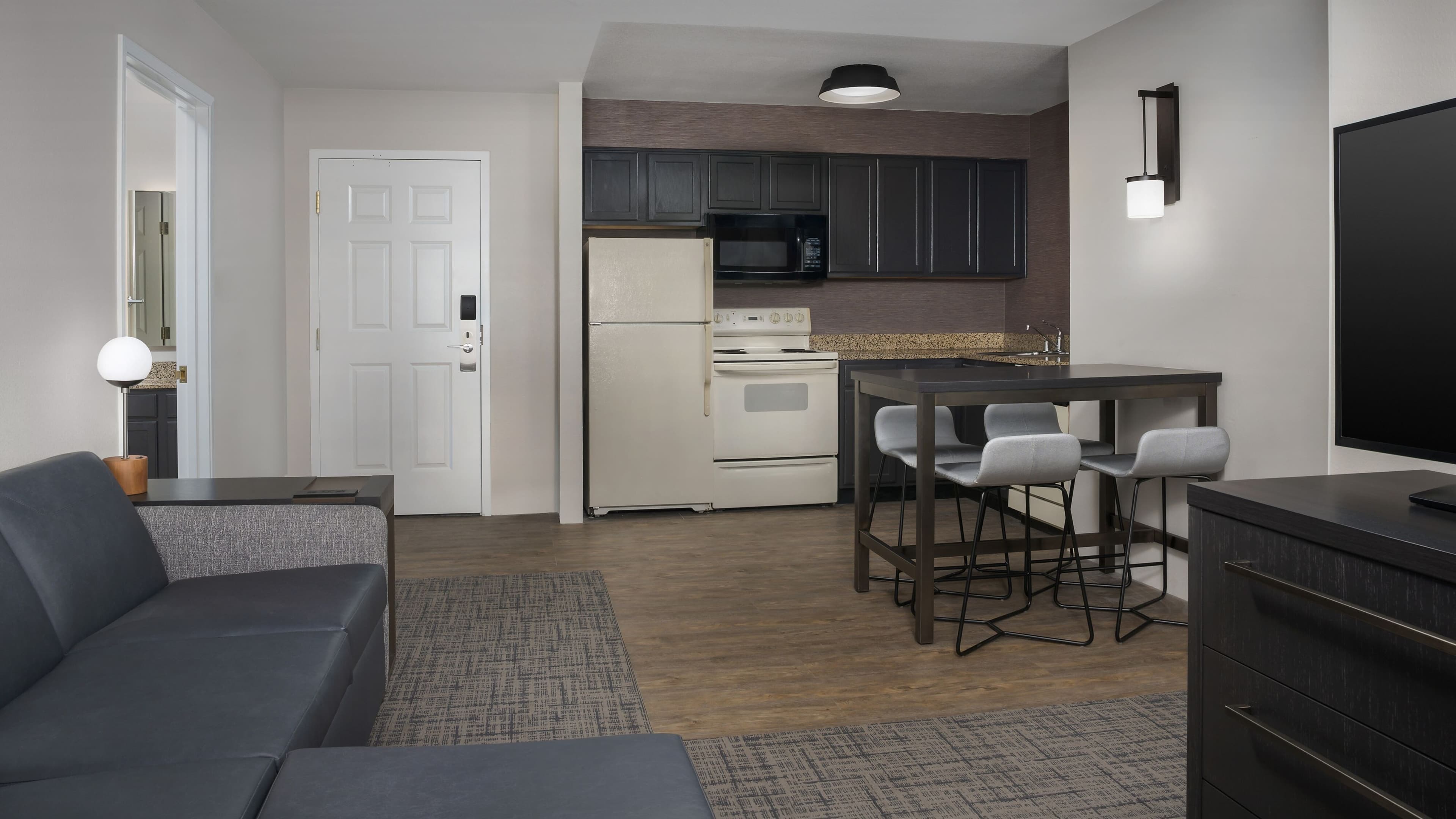 2 Bedroom Suite - Image 2