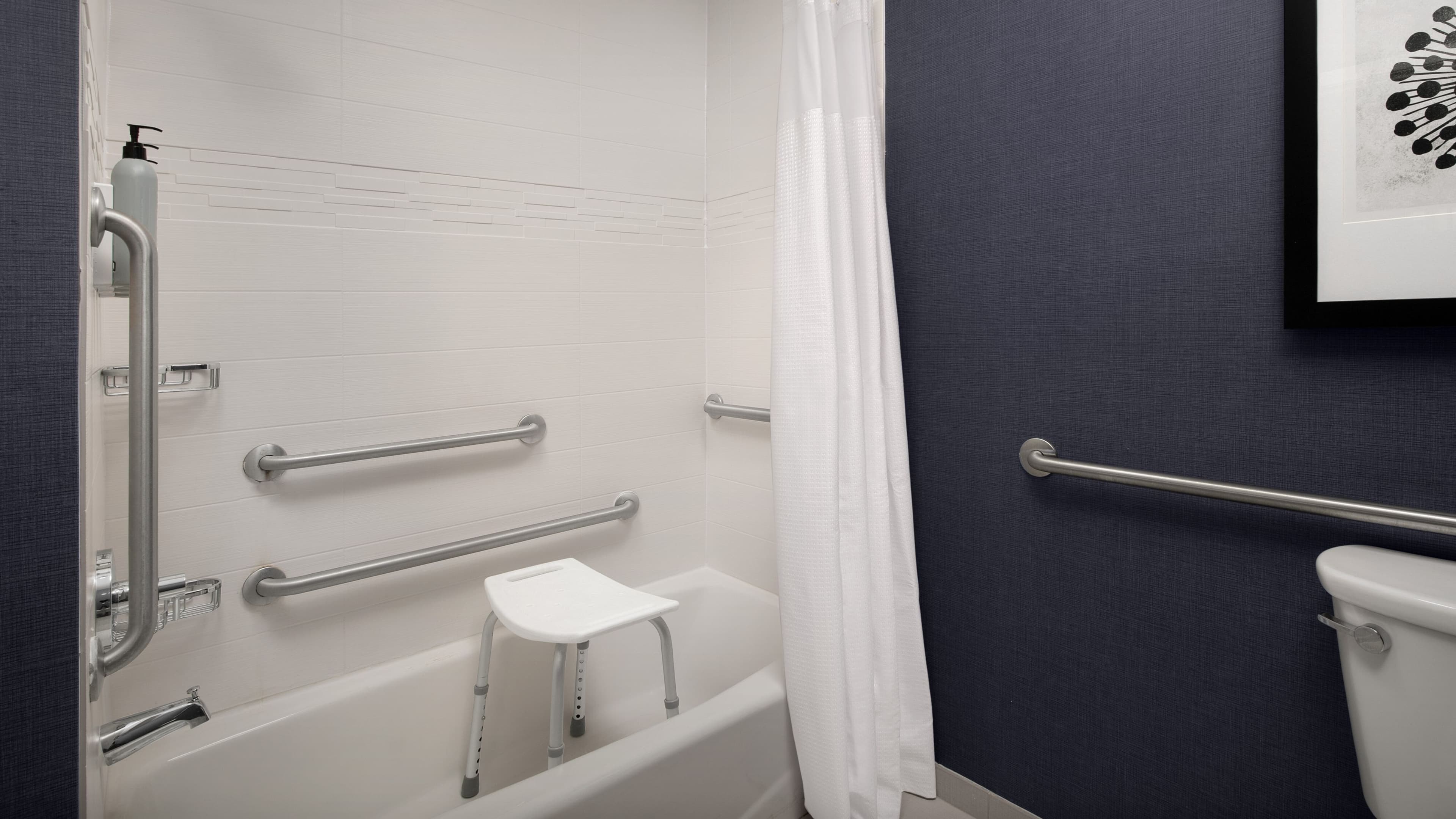 1 Bedroom 2 room Suite - Image 11