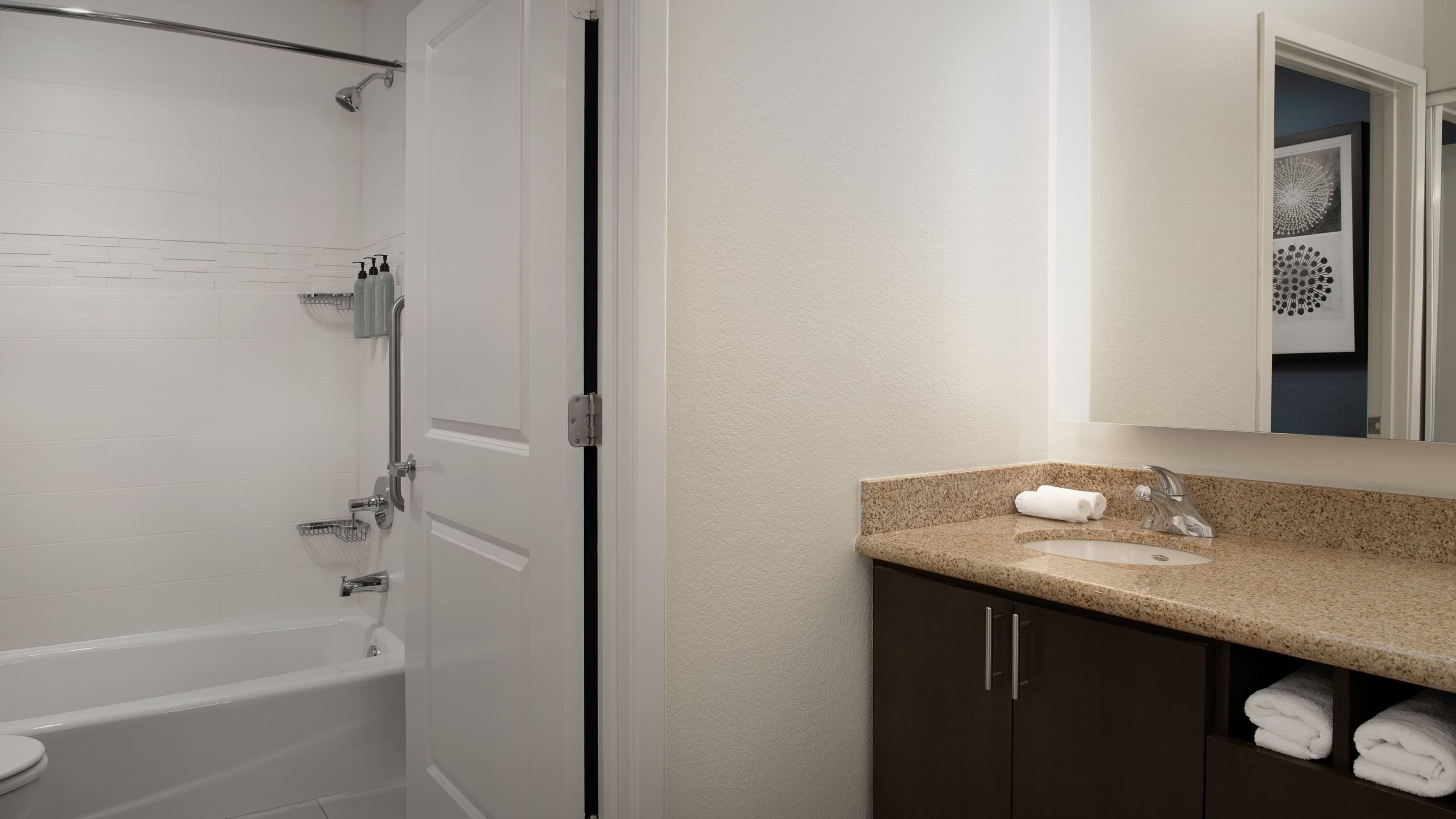 1 Bedroom 2 room Suite - Image 8
