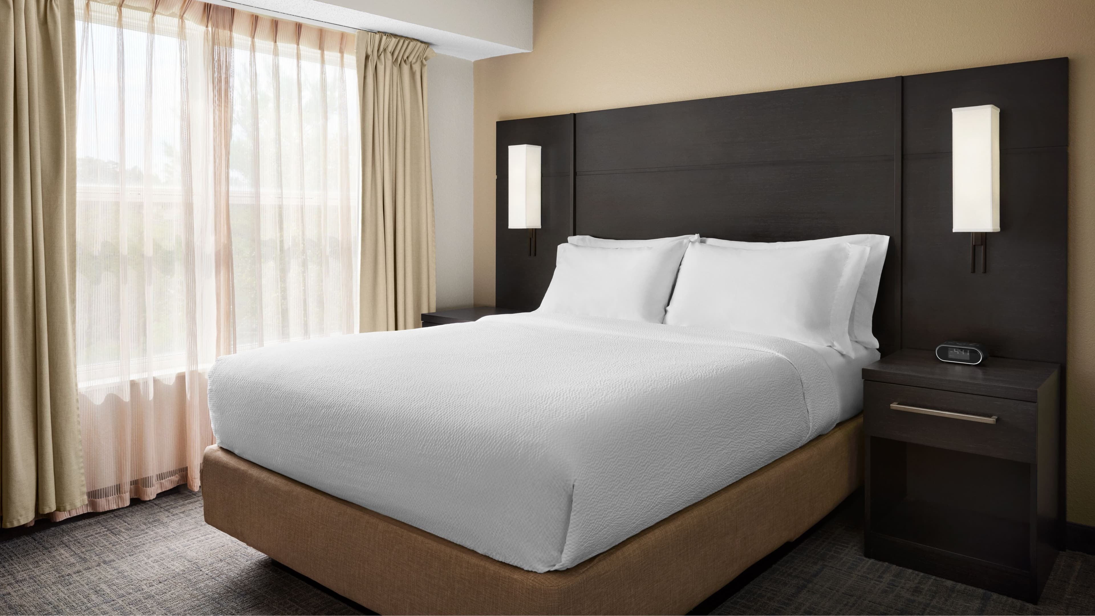 1 Bedroom Queen Suite - Image 2