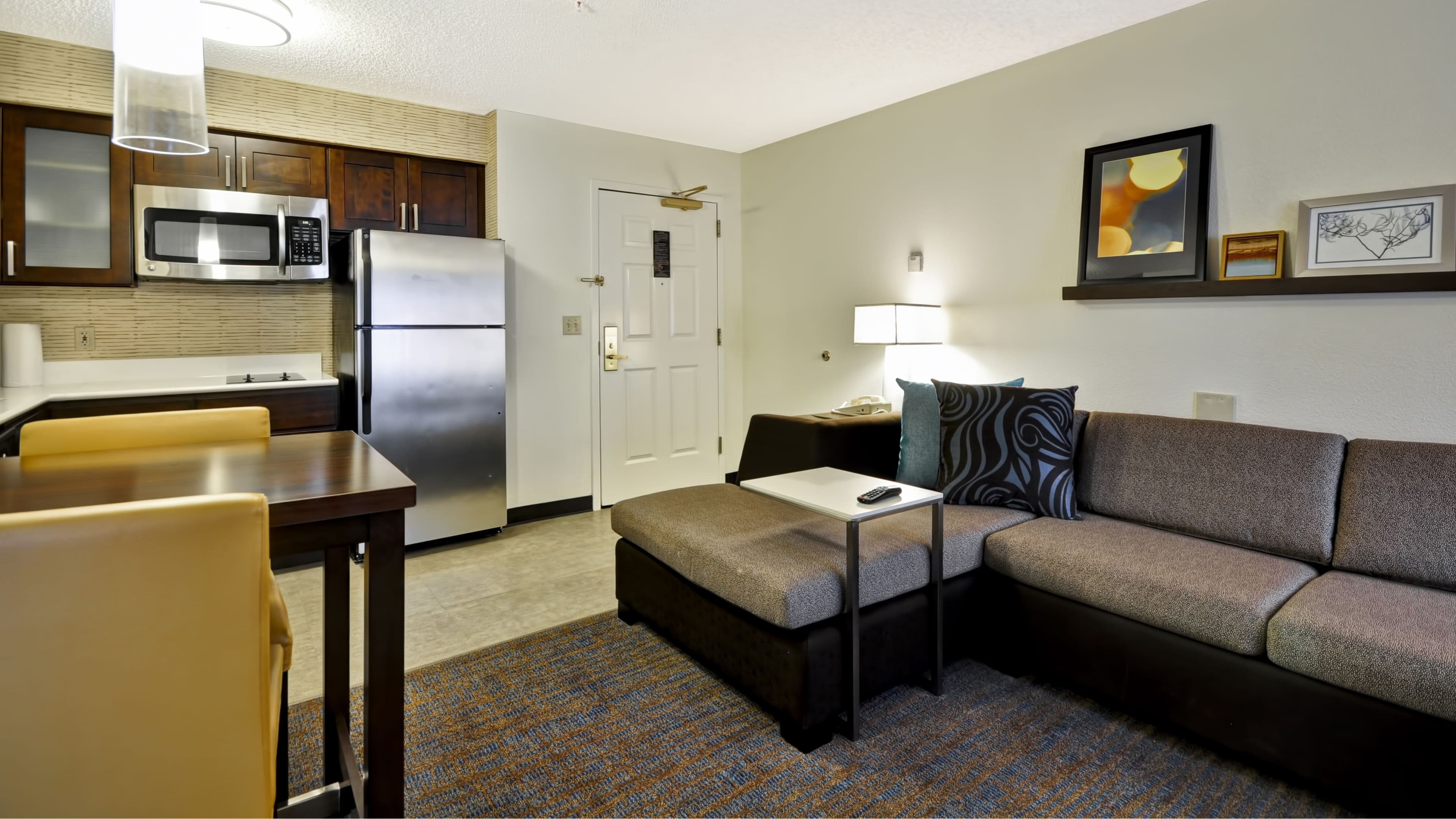 1 Bedroom 2 room Suite - Image 6
