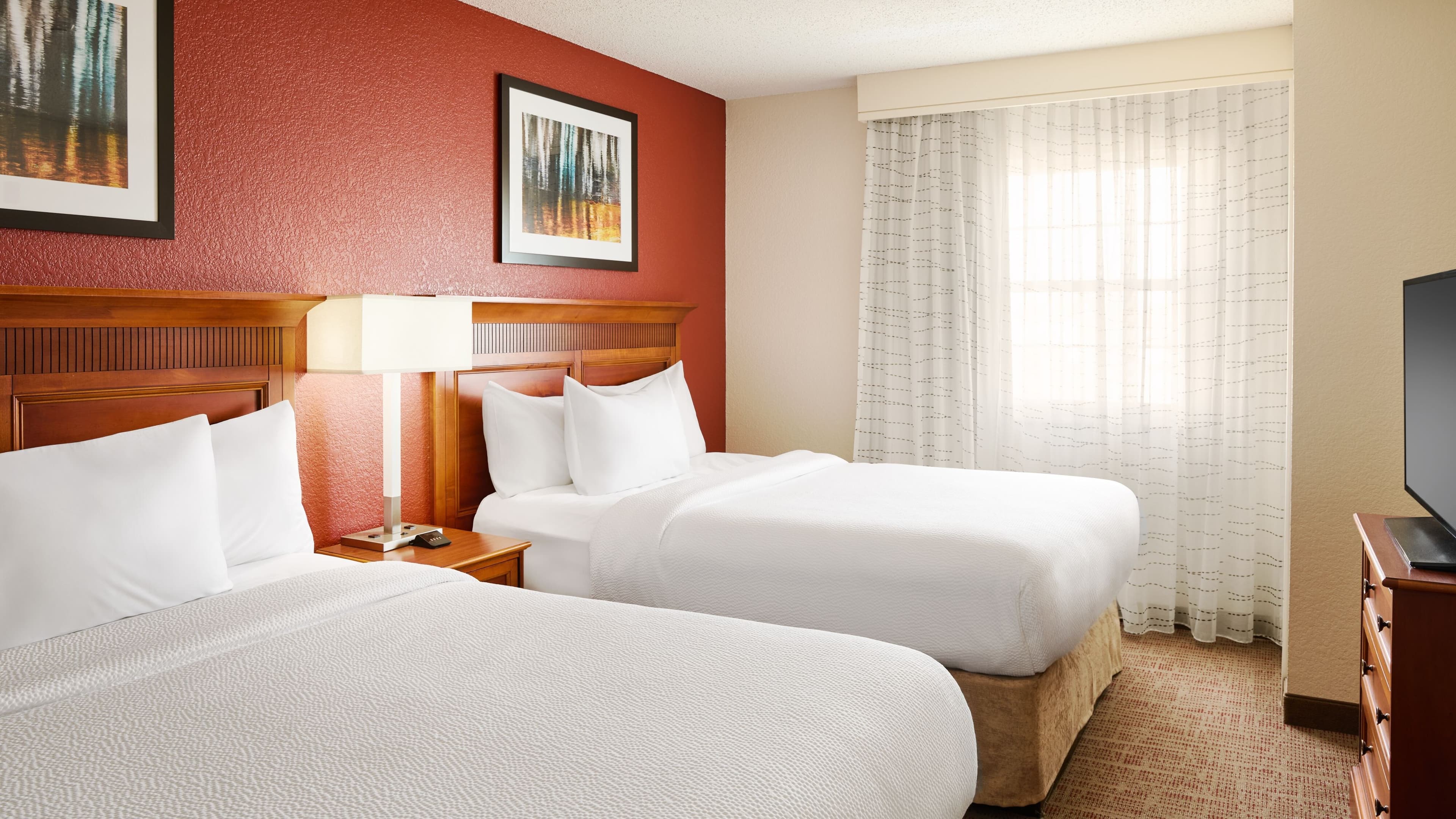 1 Bedroom 2 room Suite - Image 2
