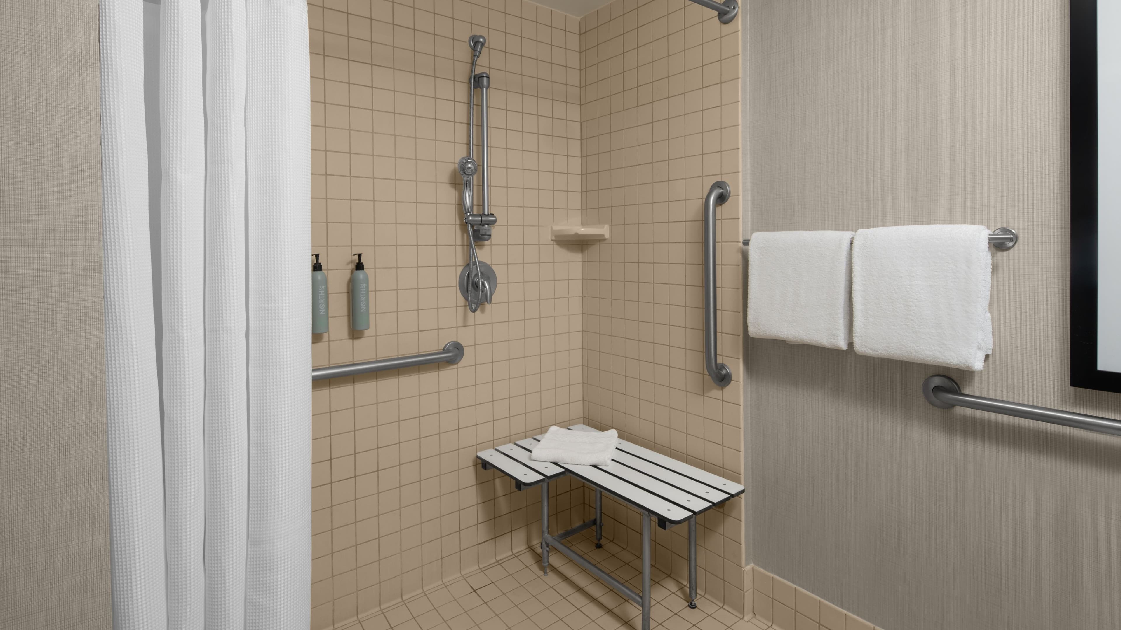 Queen Studio - Image 7
