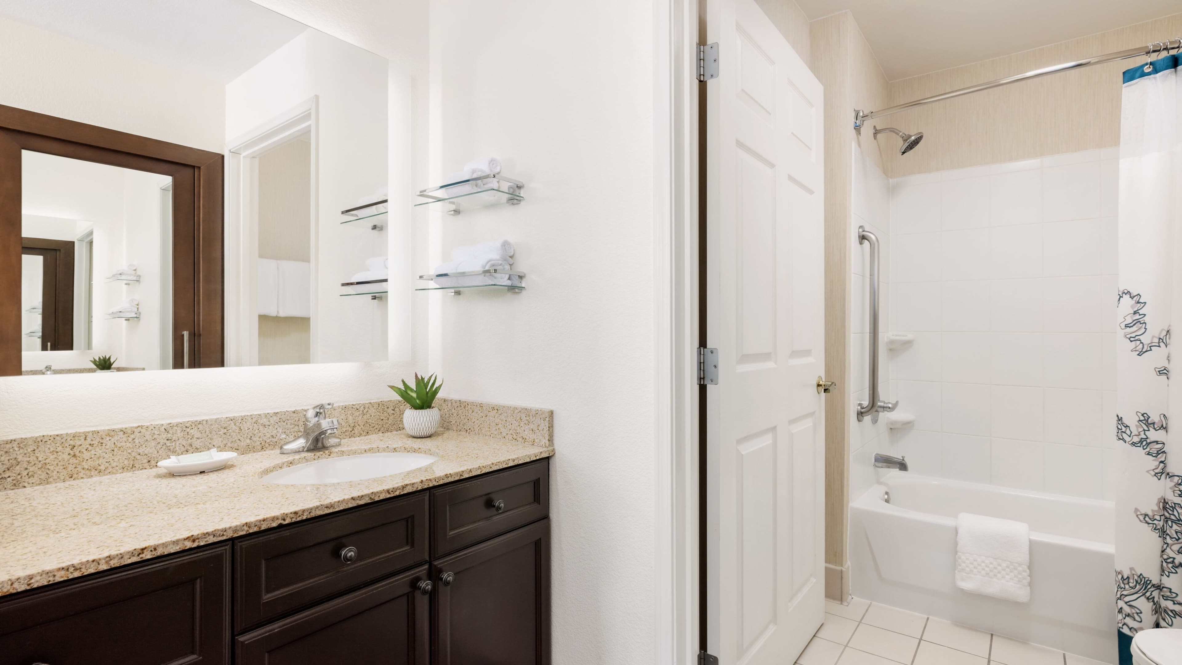 1 Bedroom Suite - Image 12