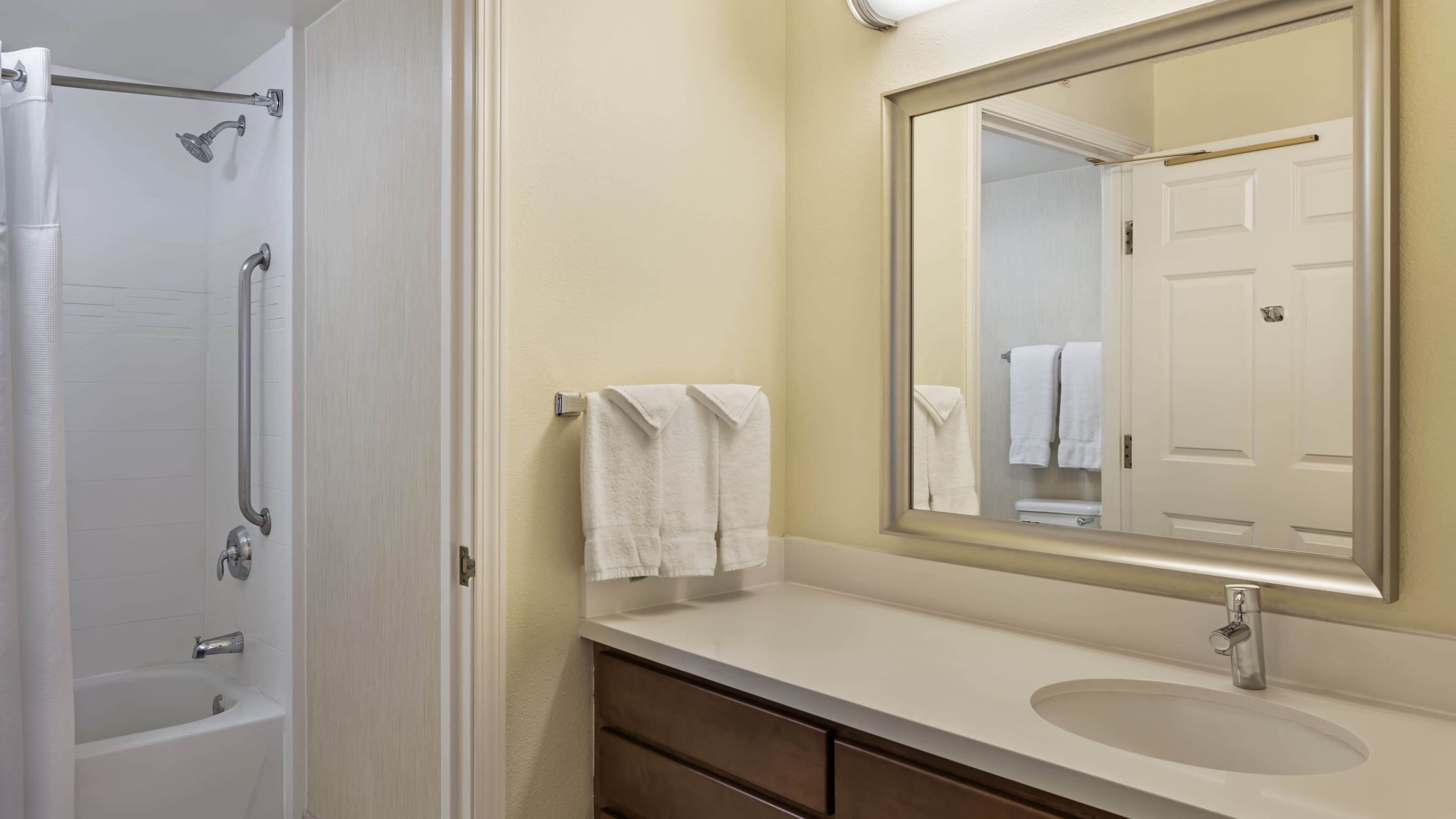 1 Bedroom Suite - Image 5