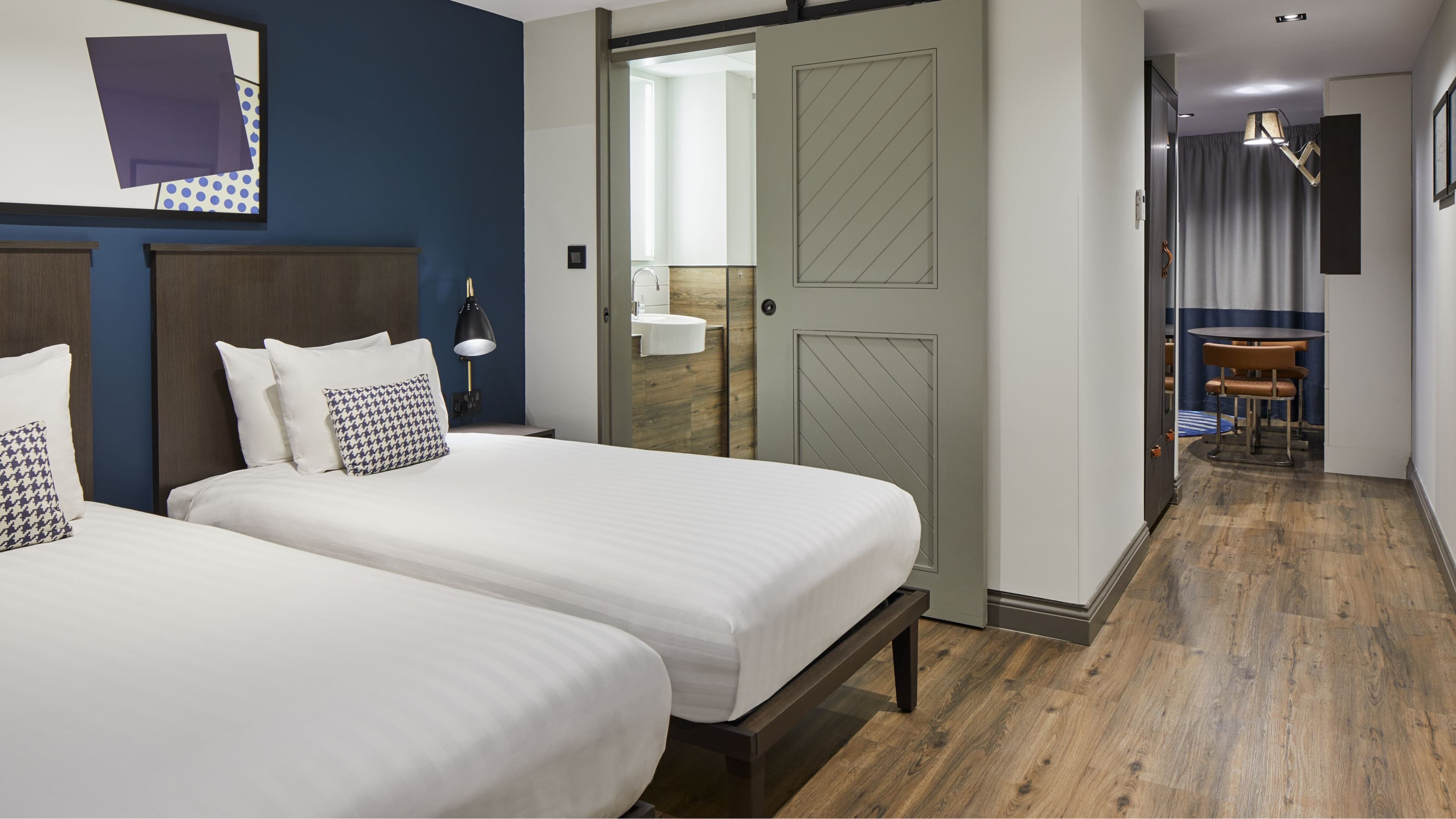 Twin Bedroom Open Plan - Image 6