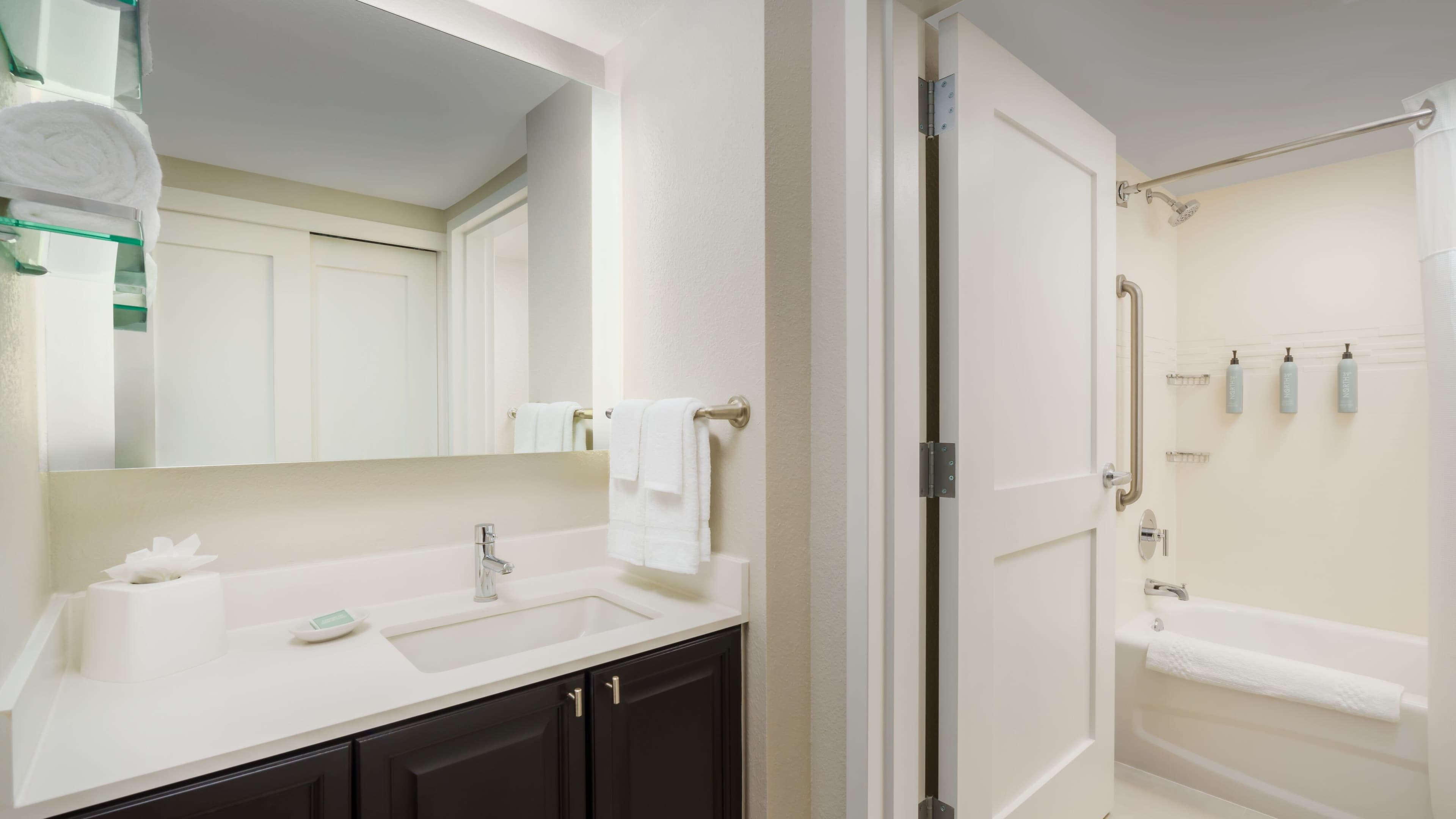 1 Bedroom 2 room Suite - Image 7