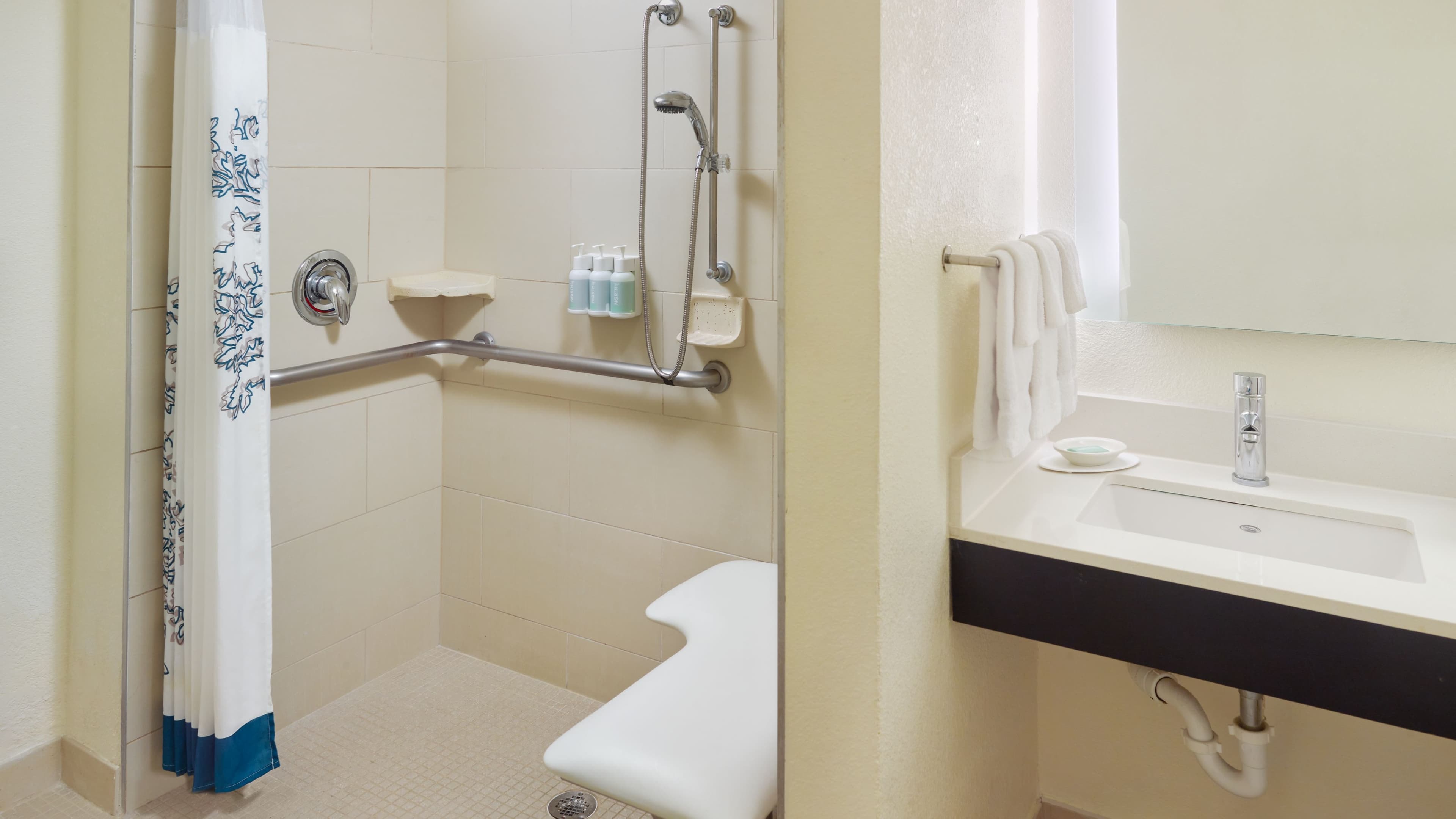Holiday Inn Express & Suites Orlando At Seaworld — 35