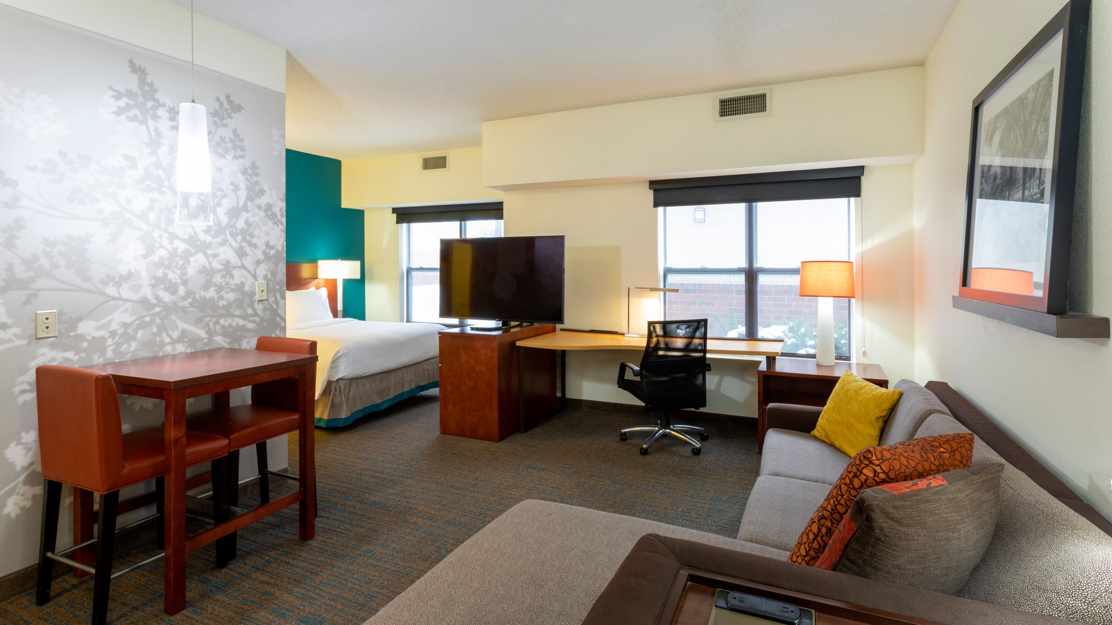 Holiday Inn Express Roseville-St. Paul — 37