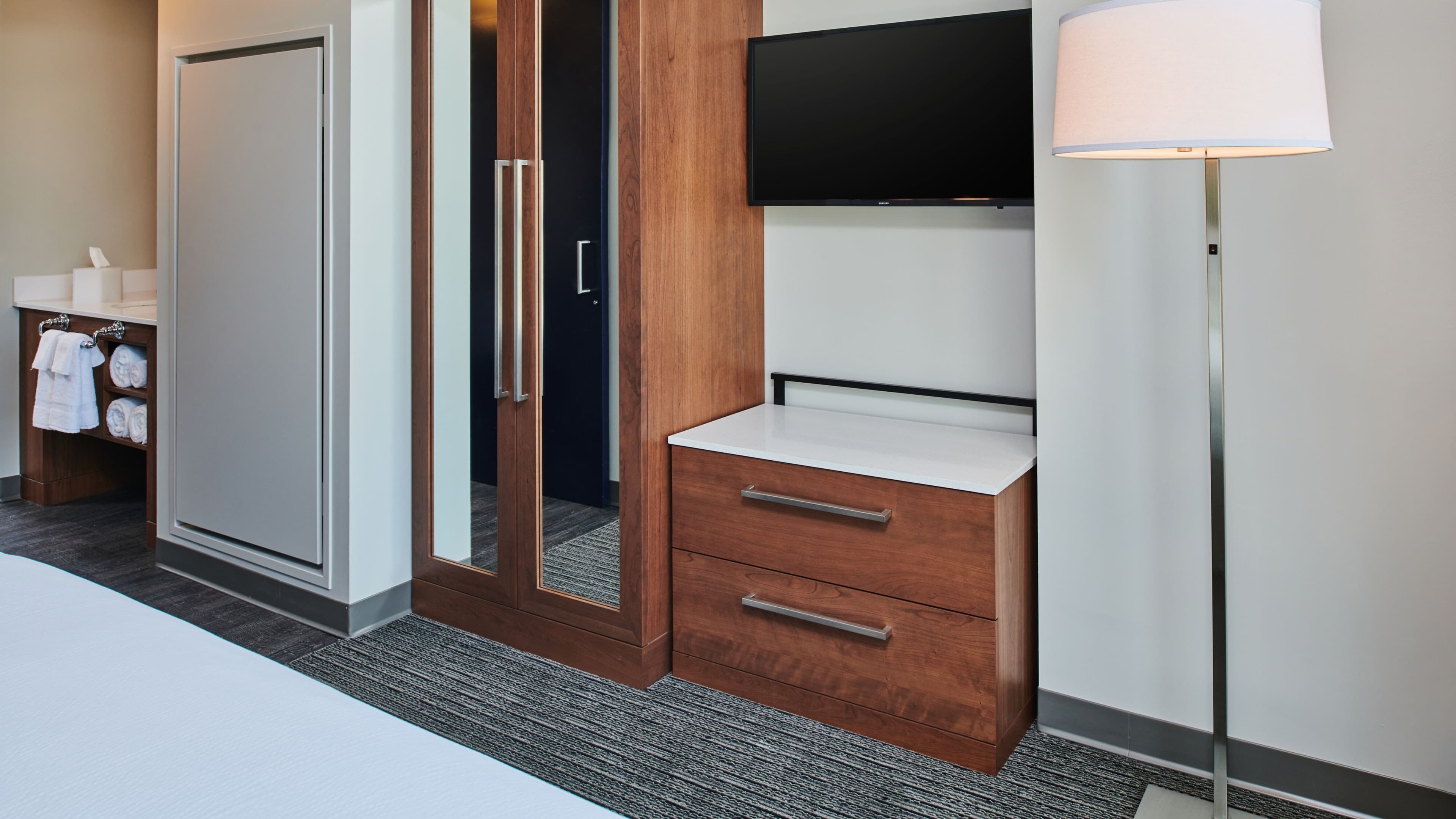 1 Bedroom Suite - Image 2