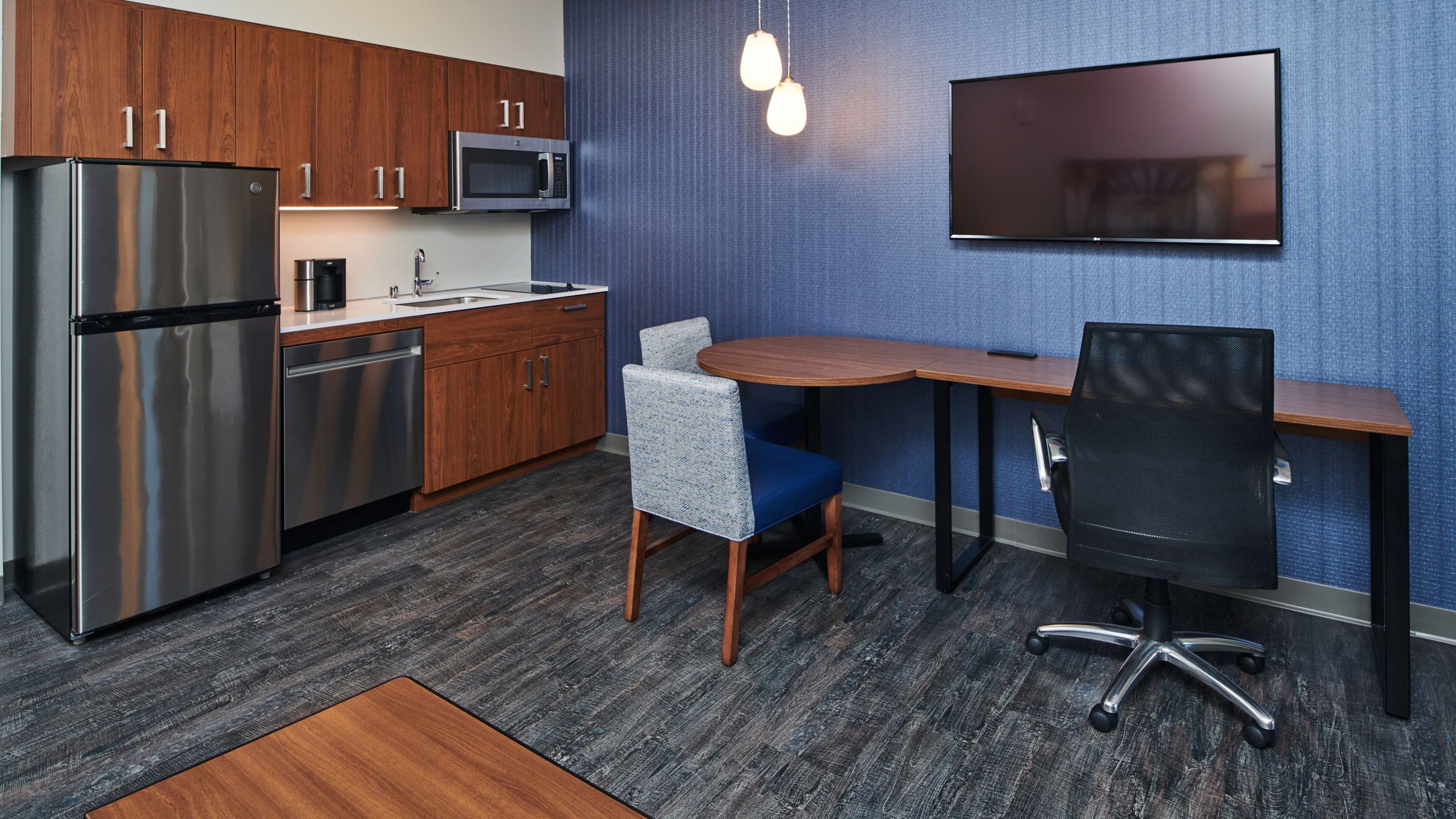 1 Bedroom Suite - Image 3