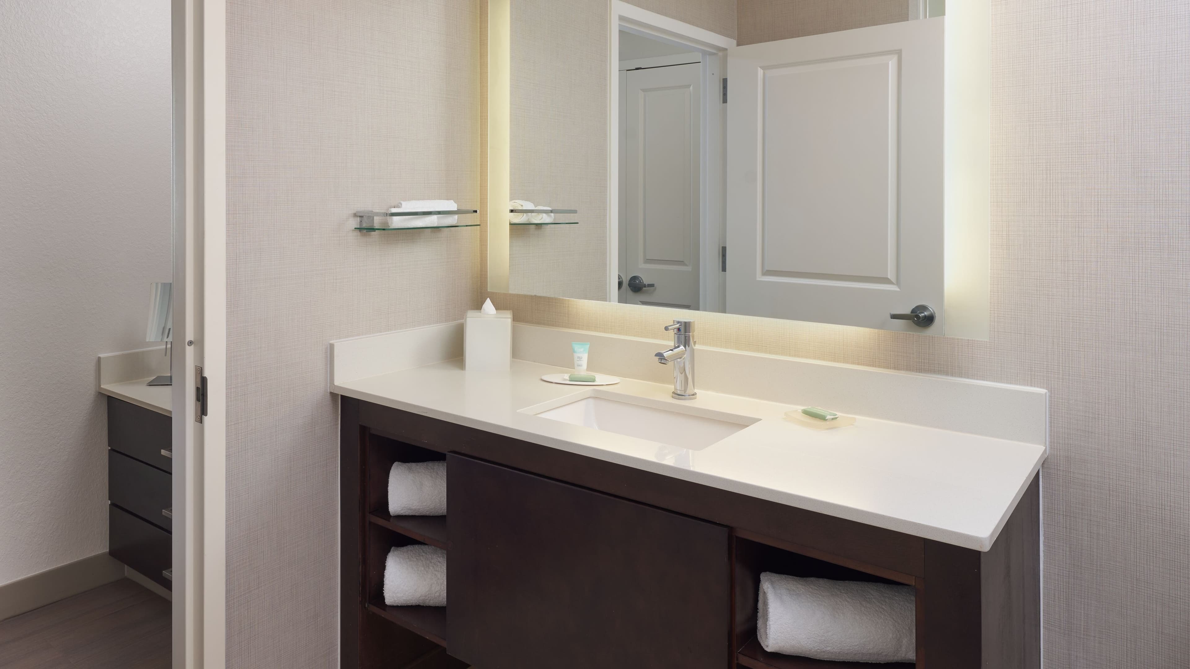 1 Bedroom Suite - Image 10